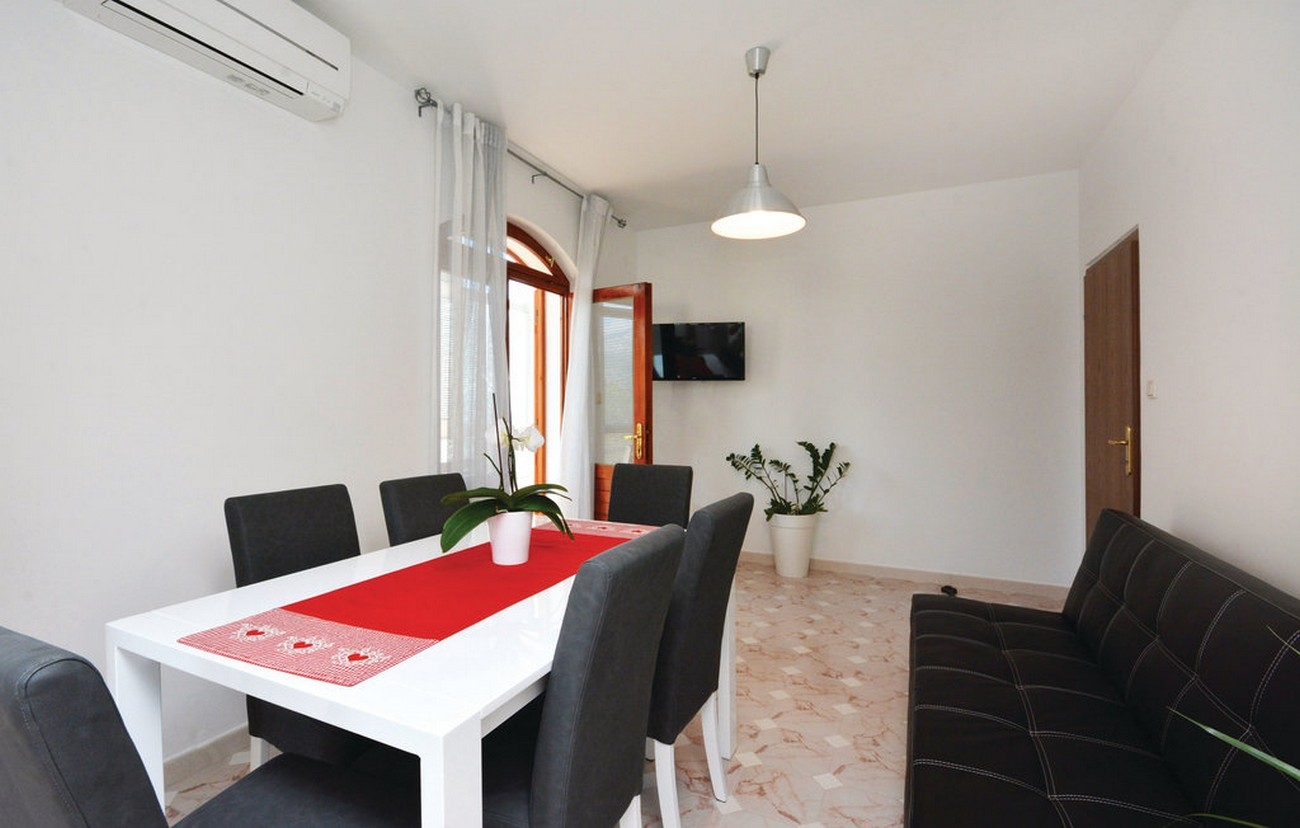 Appartement de trois chambres avec une piscine Stobrec, Split (A-21990-a)