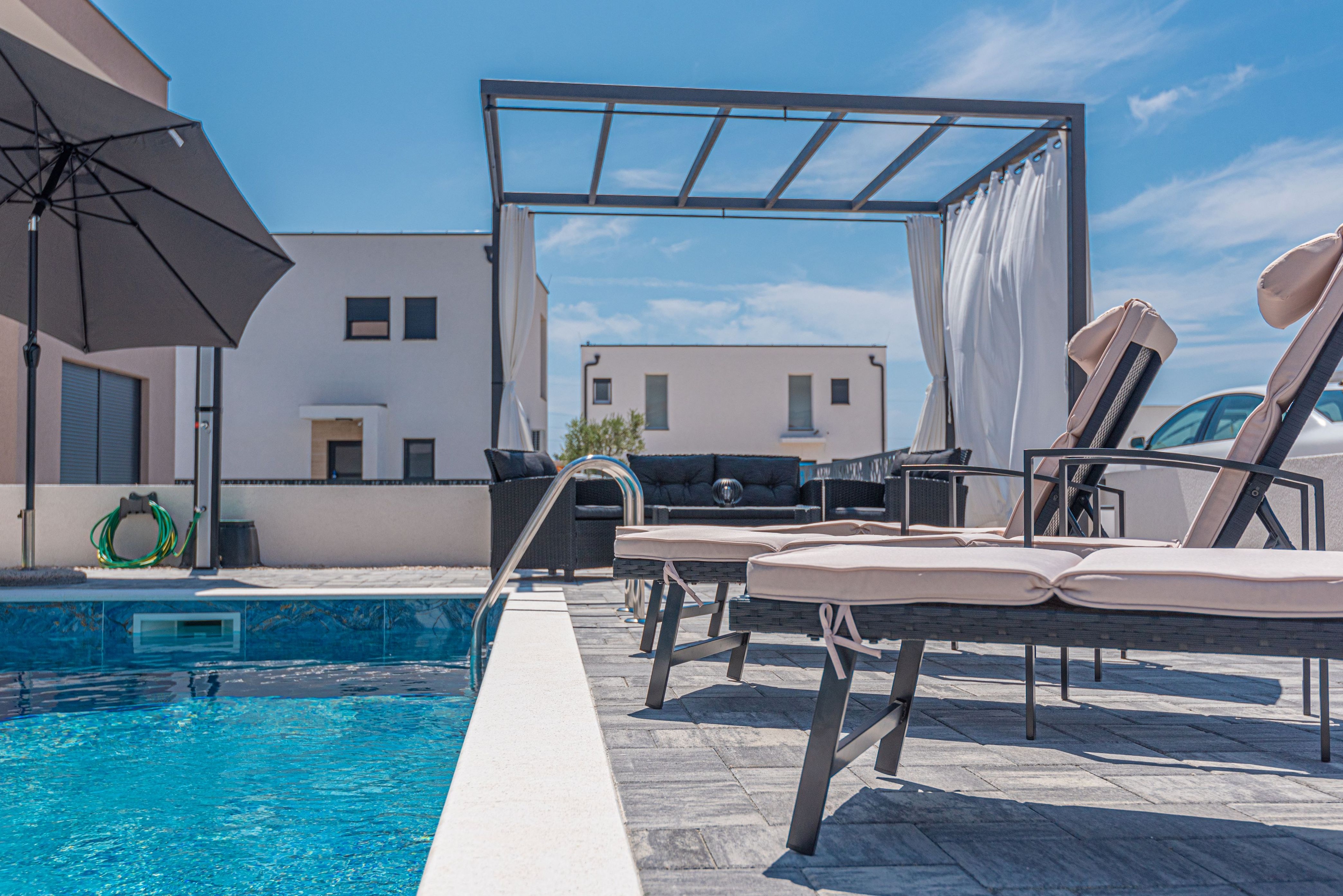 Three bedroom house with terrace Vodice (K-21991)