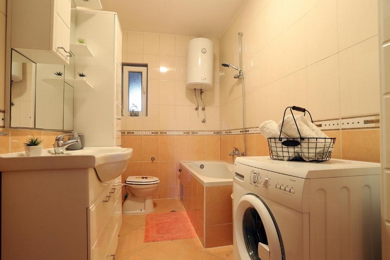 Two bedroom apartment with terrace Kaštel Kambelovac, Kaštela  A-a