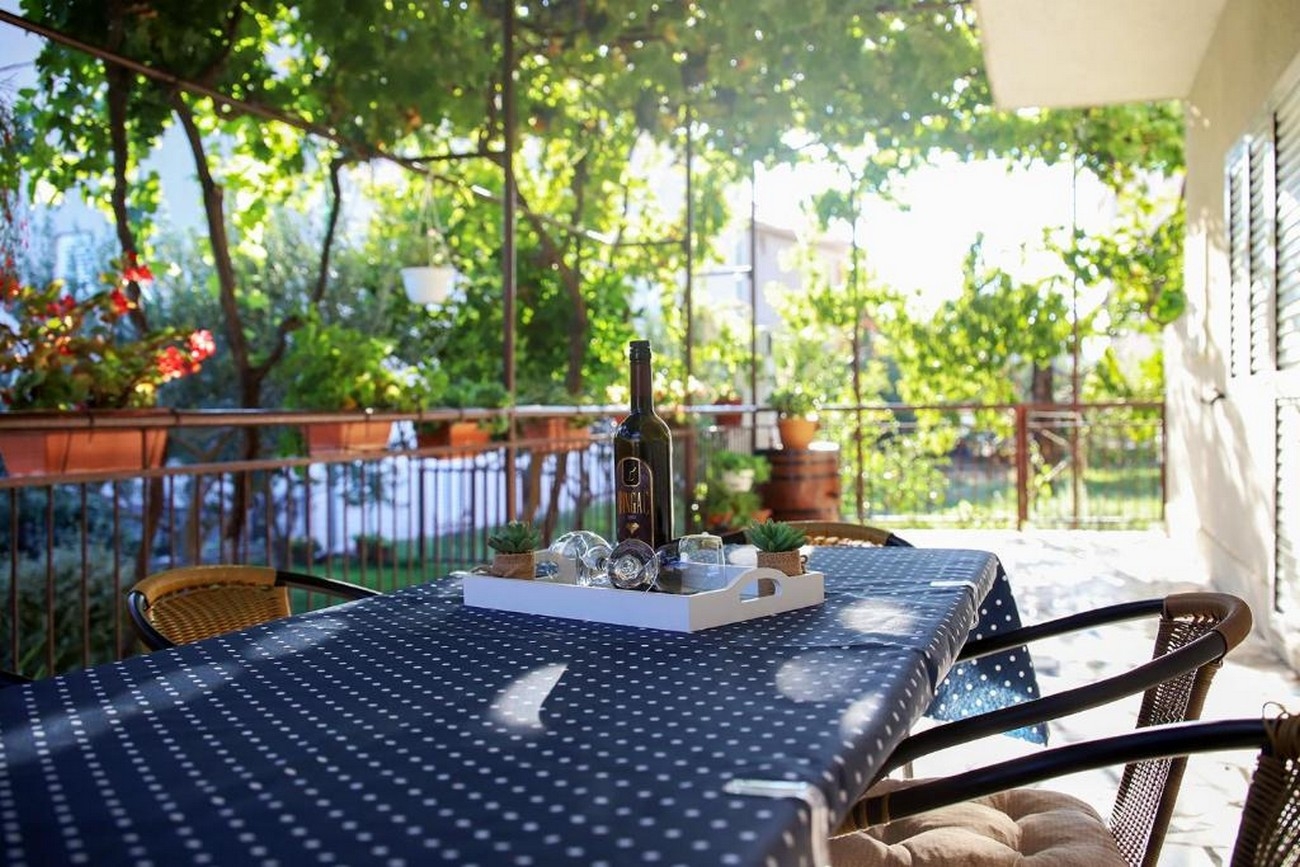 Two bedroom apartment with terrace Kaštel Kambelovac, Kaštela (A-21997-a)