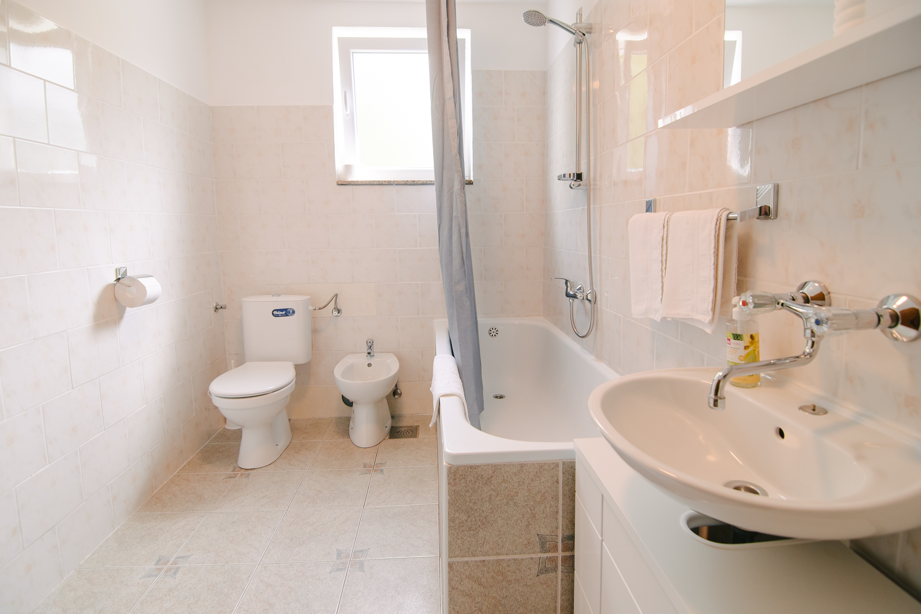 Three bedroom house with balcony Grabovac, Plitvice  K