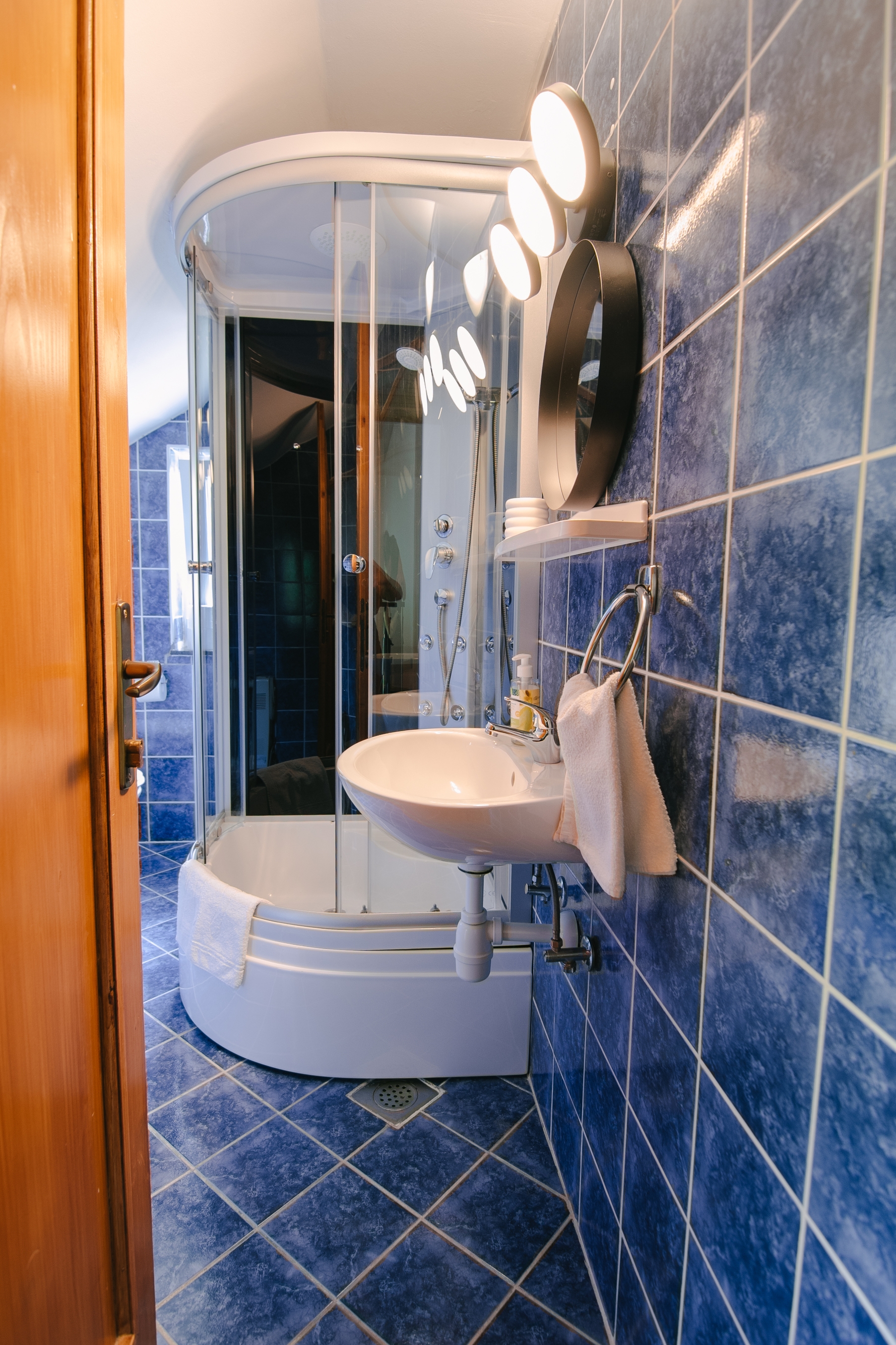 Three bedroom house with balcony Grabovac, Plitvice  K