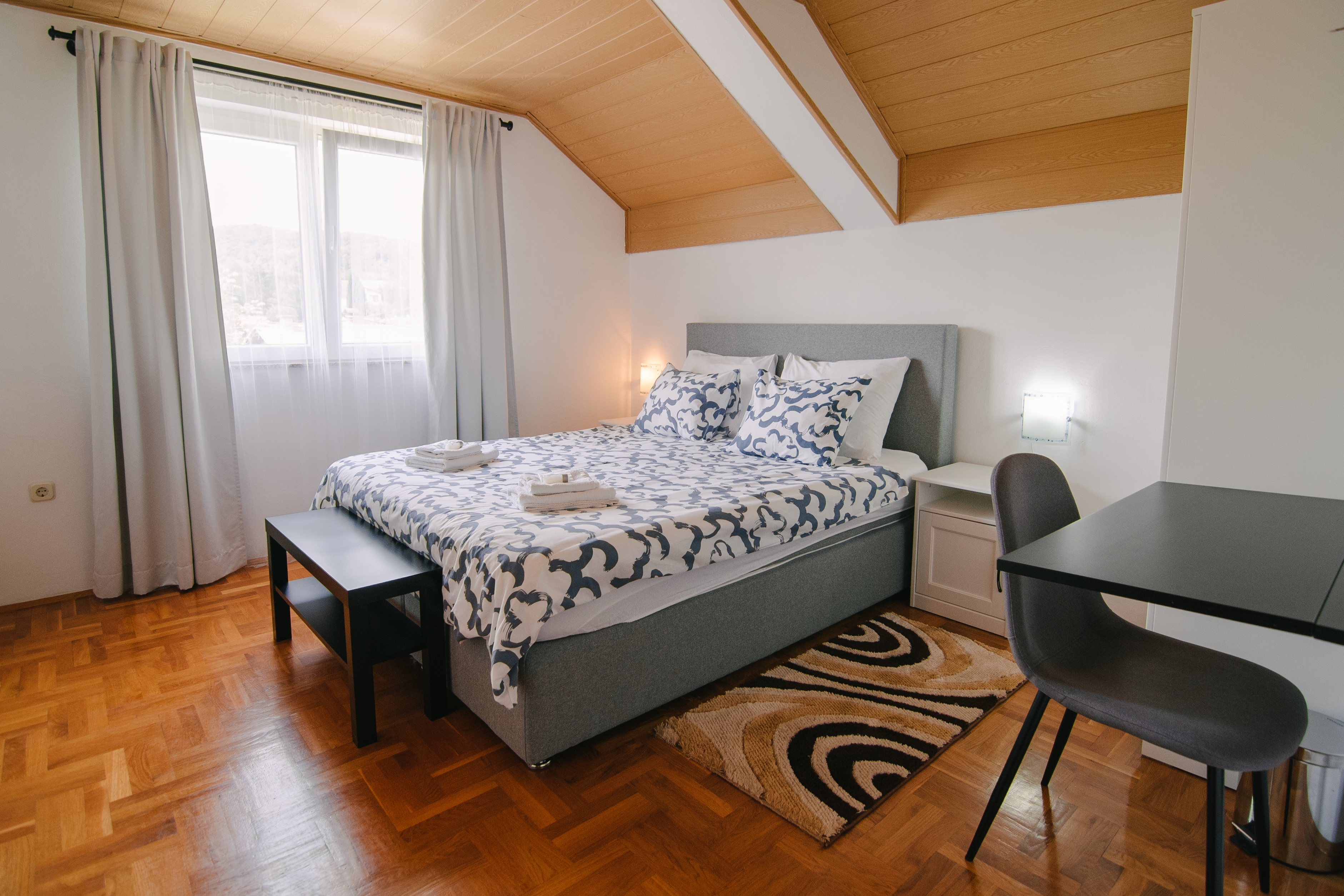 Three bedroom house with balcony Grabovac, Plitvice  K