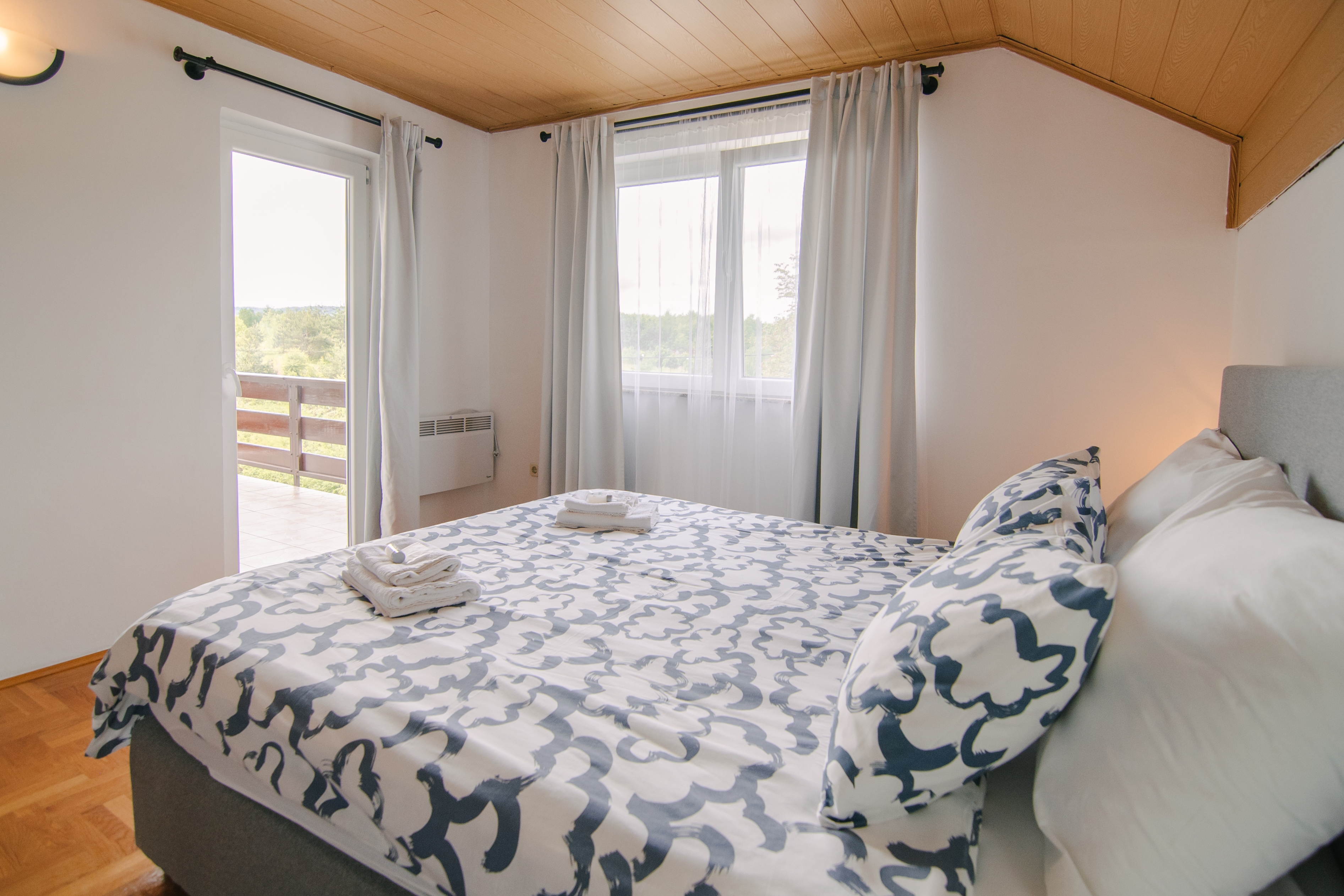 Three bedroom house with balcony Grabovac, Plitvice  K