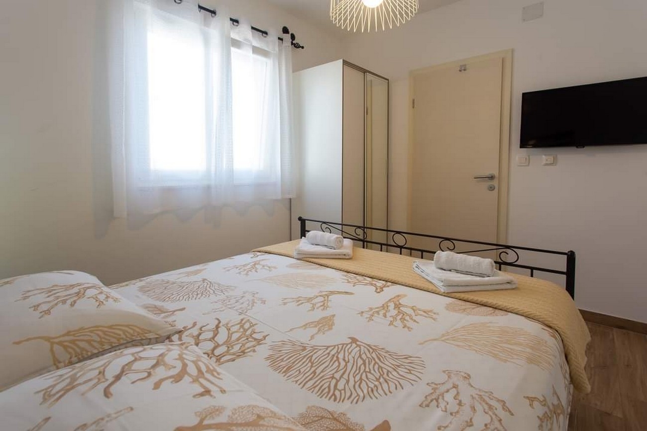 Two bedroom apartment near beach Bušinci, Čiovo  A-a