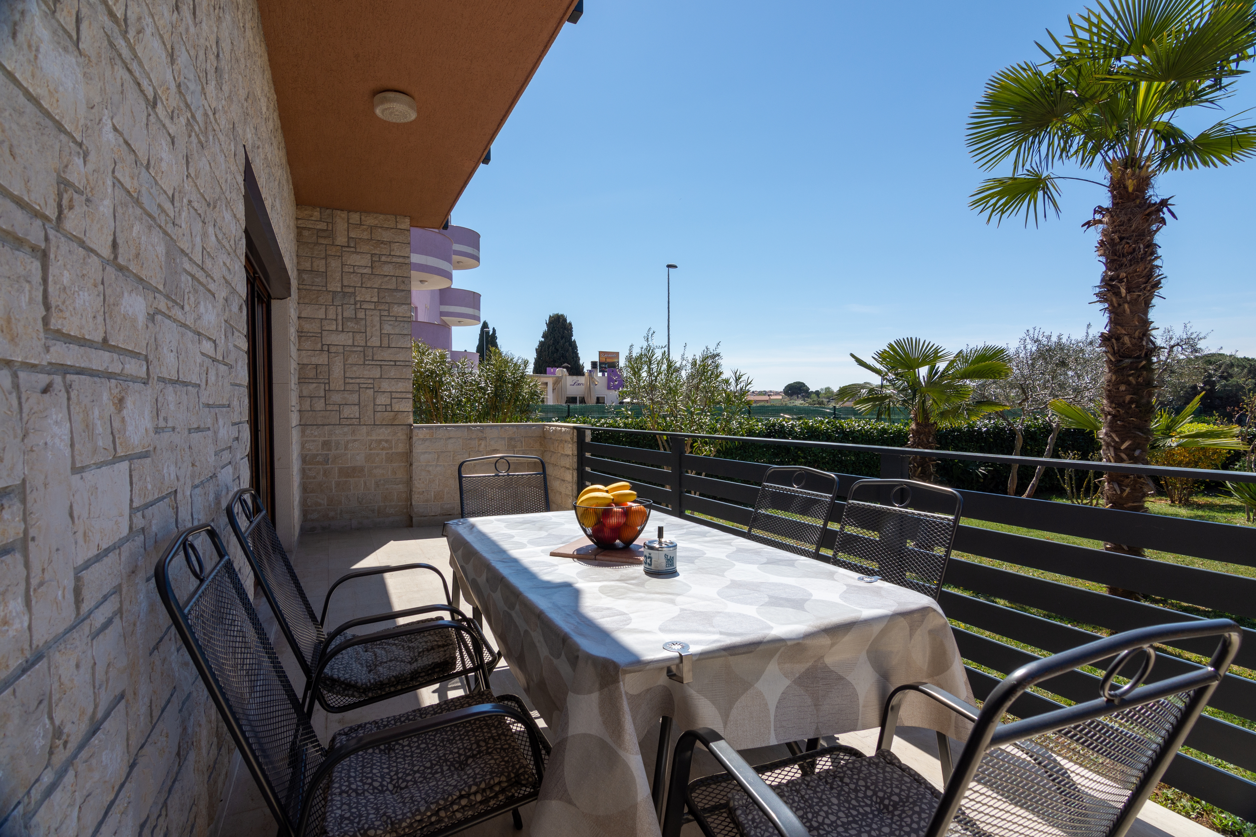 Three bedroom apartment with terrace Valbandon, Fažana  A-a