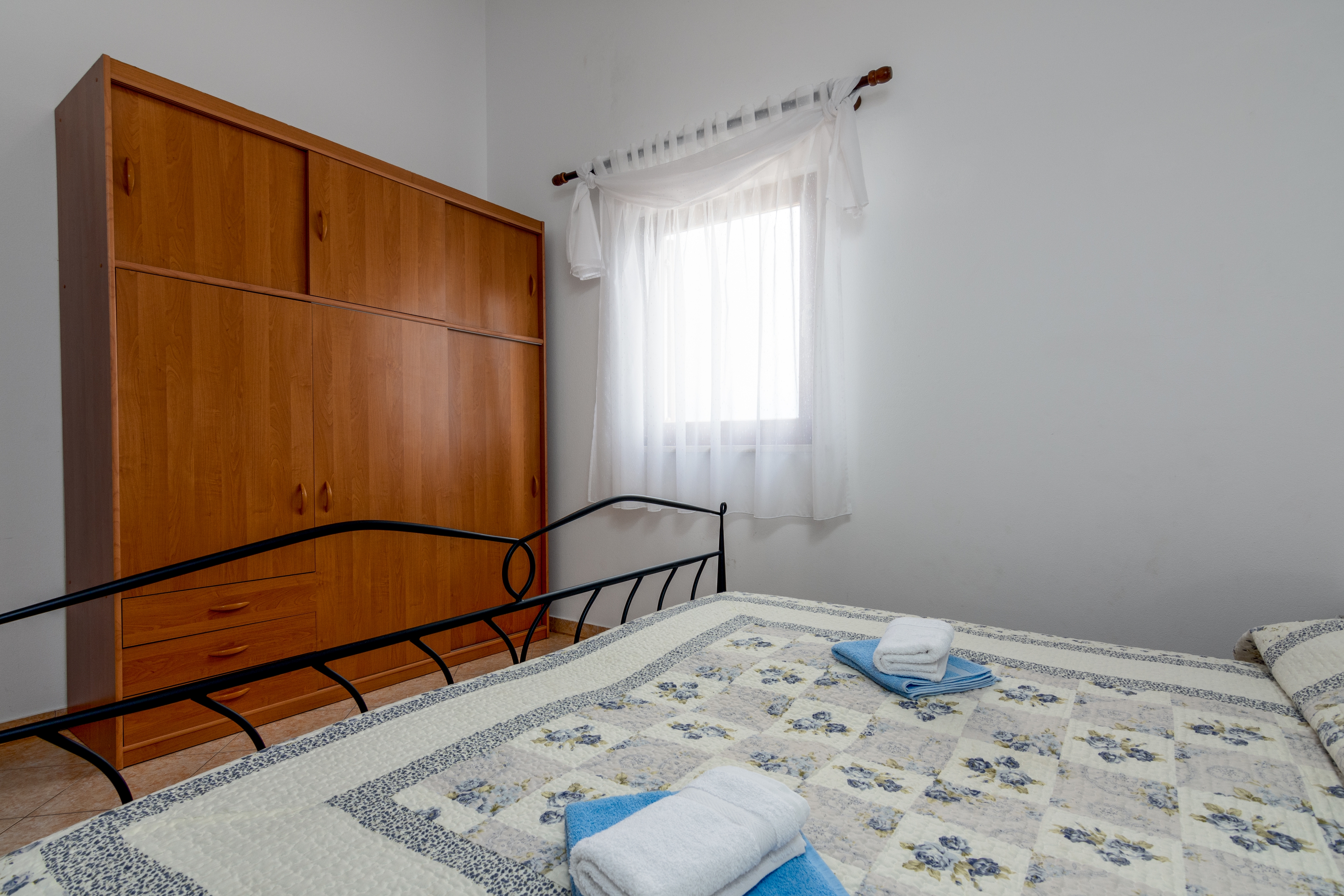 Two bedroom apartment with terrace Valbandon, Fažana  A-b
