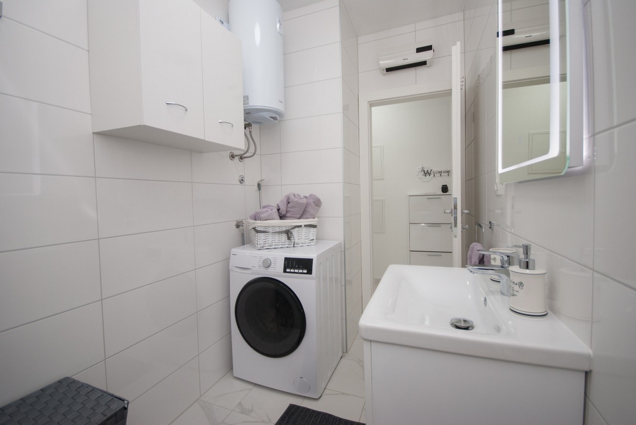 Two bedroom apartment with terrace Trogir  A-a