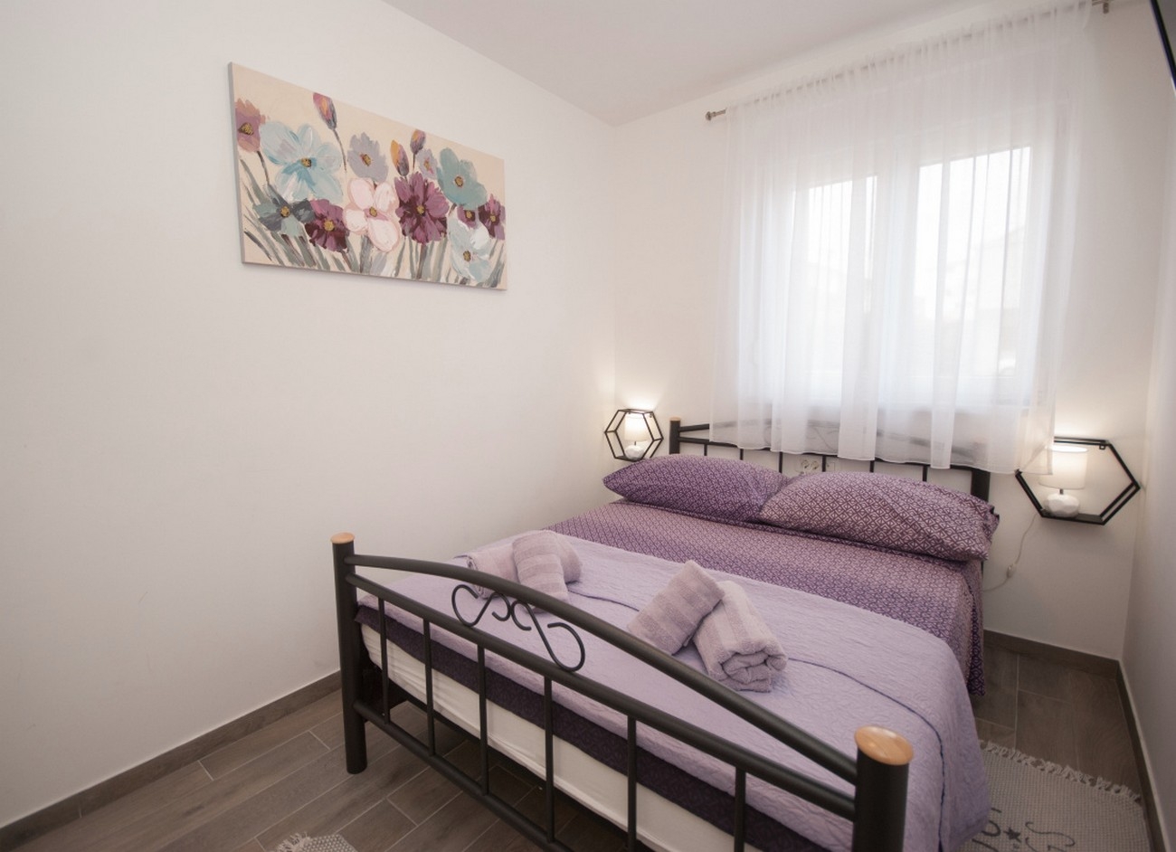 Two bedroom apartment with terrace Trogir  A-a