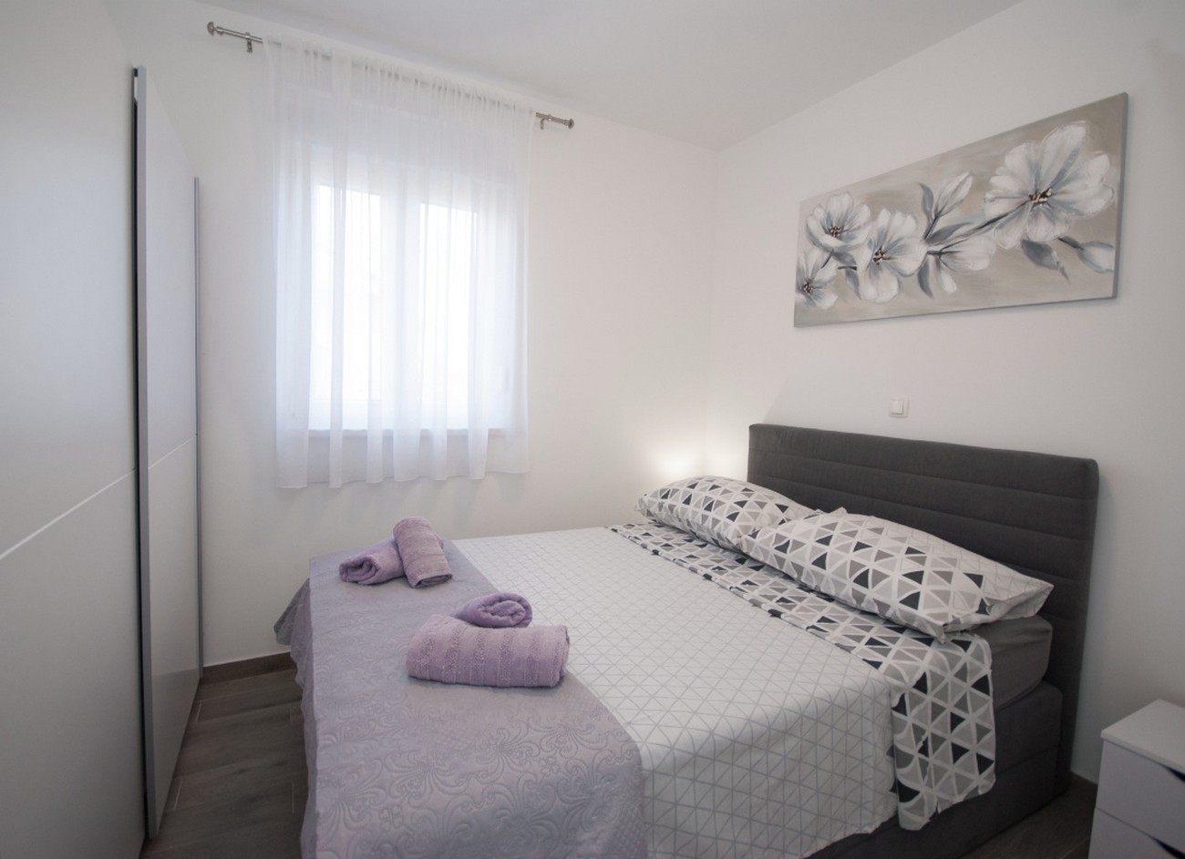 Two bedroom apartment with terrace Trogir  A-a