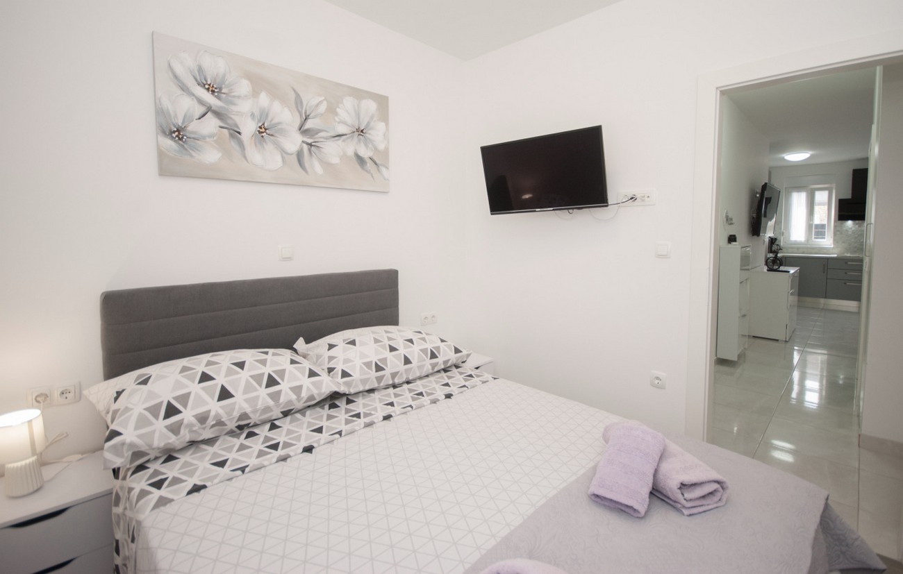Two bedroom apartment with terrace Trogir  A-a