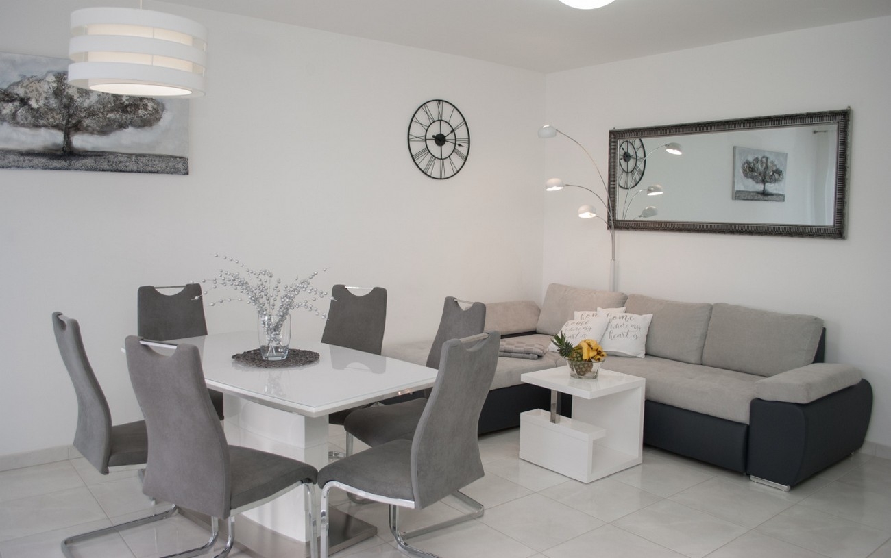 Two bedroom apartment with terrace Trogir  A-a