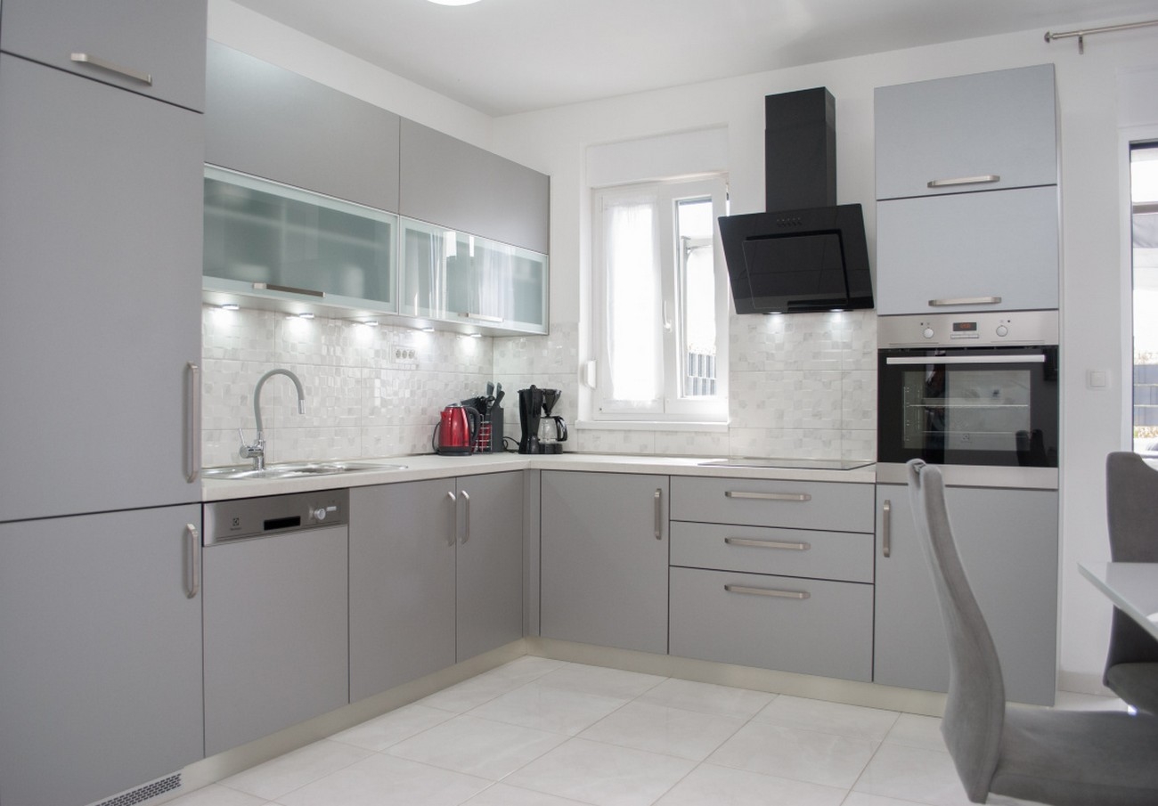 Two bedroom apartment with terrace Trogir  A-a