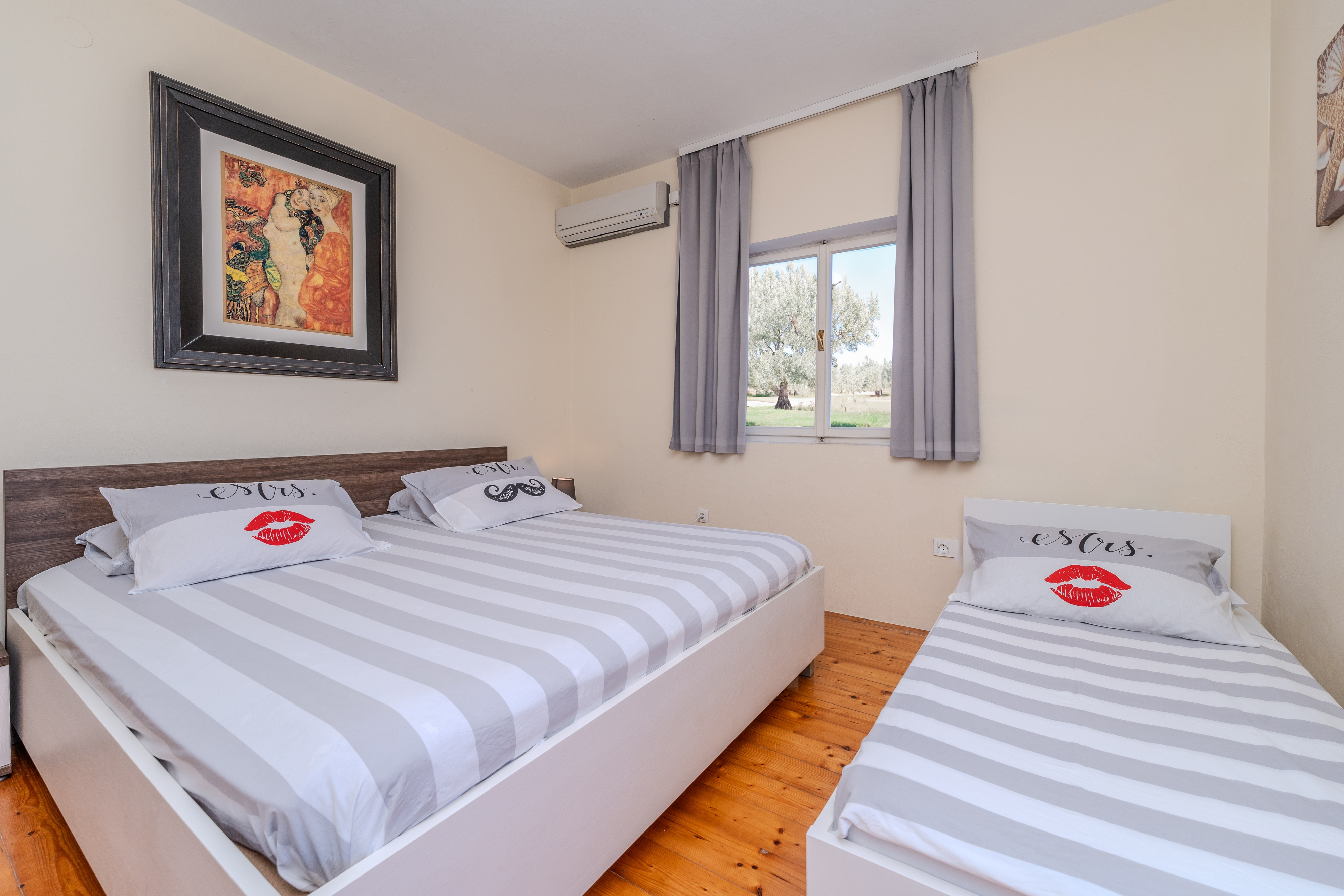 Two bedroom apartment near beach Mali Iž, Iž  A-a