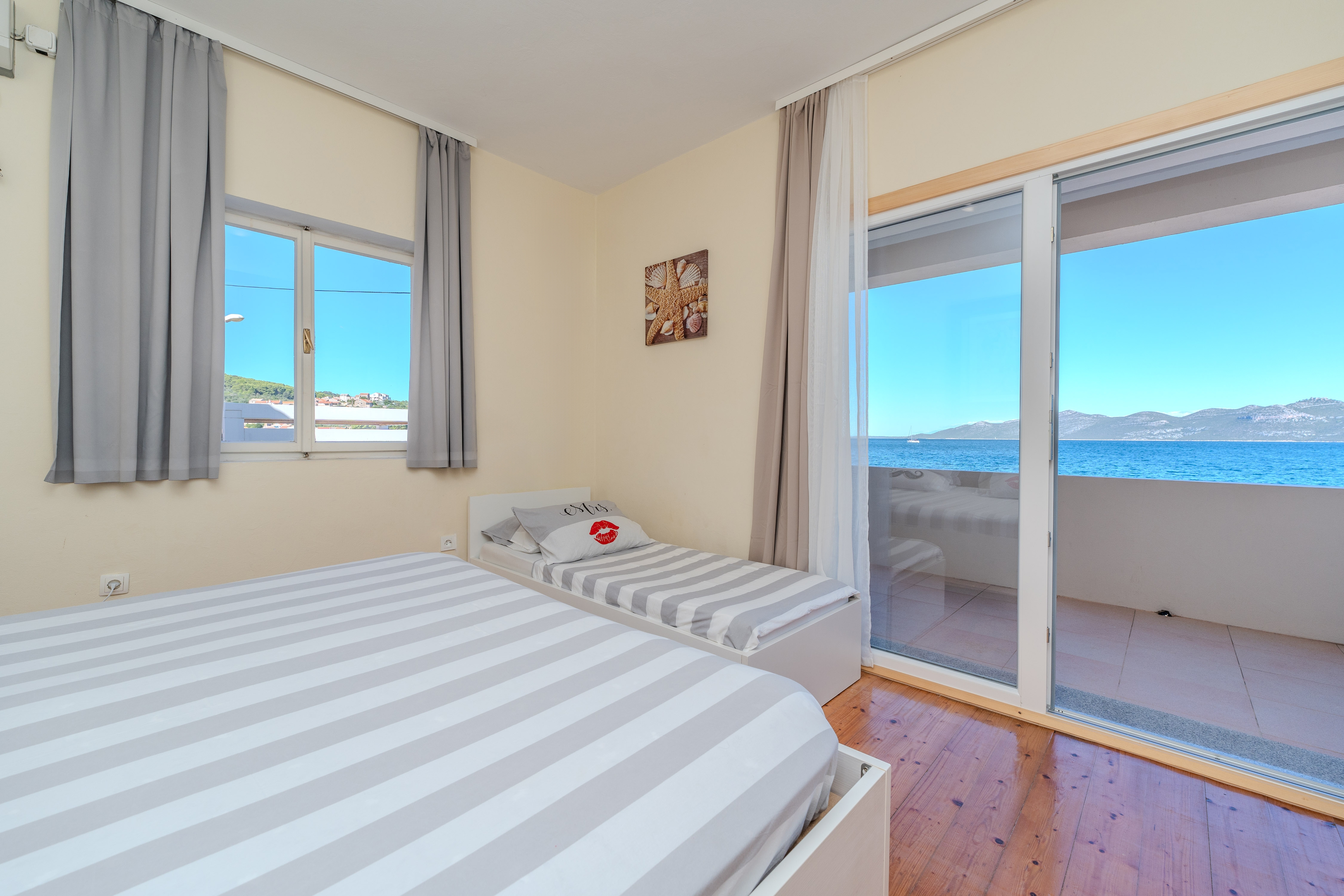 Two bedroom apartment near beach Mali Iž, Iž  A-a