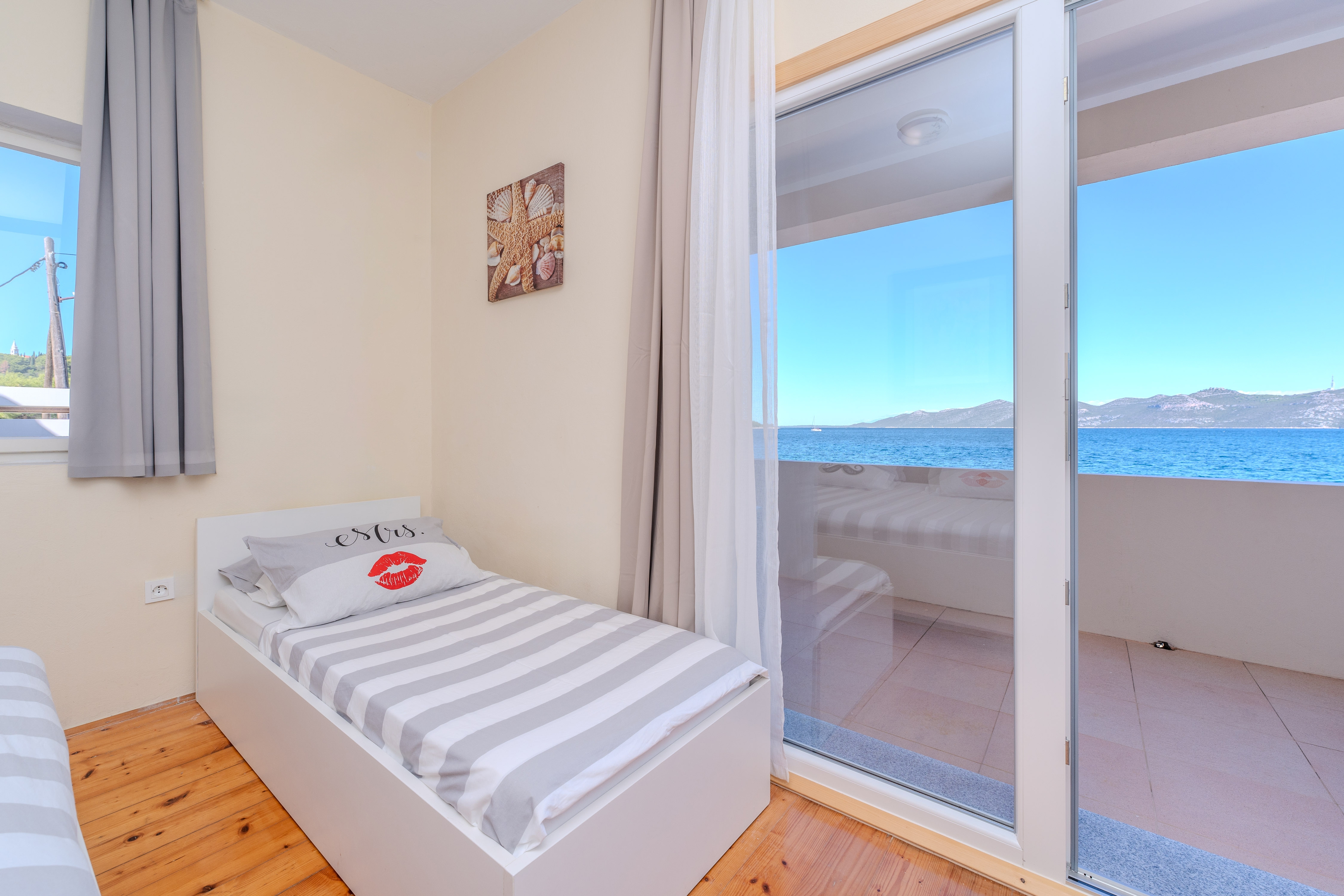 Two bedroom apartment near beach Mali Iž, Iž  A-a