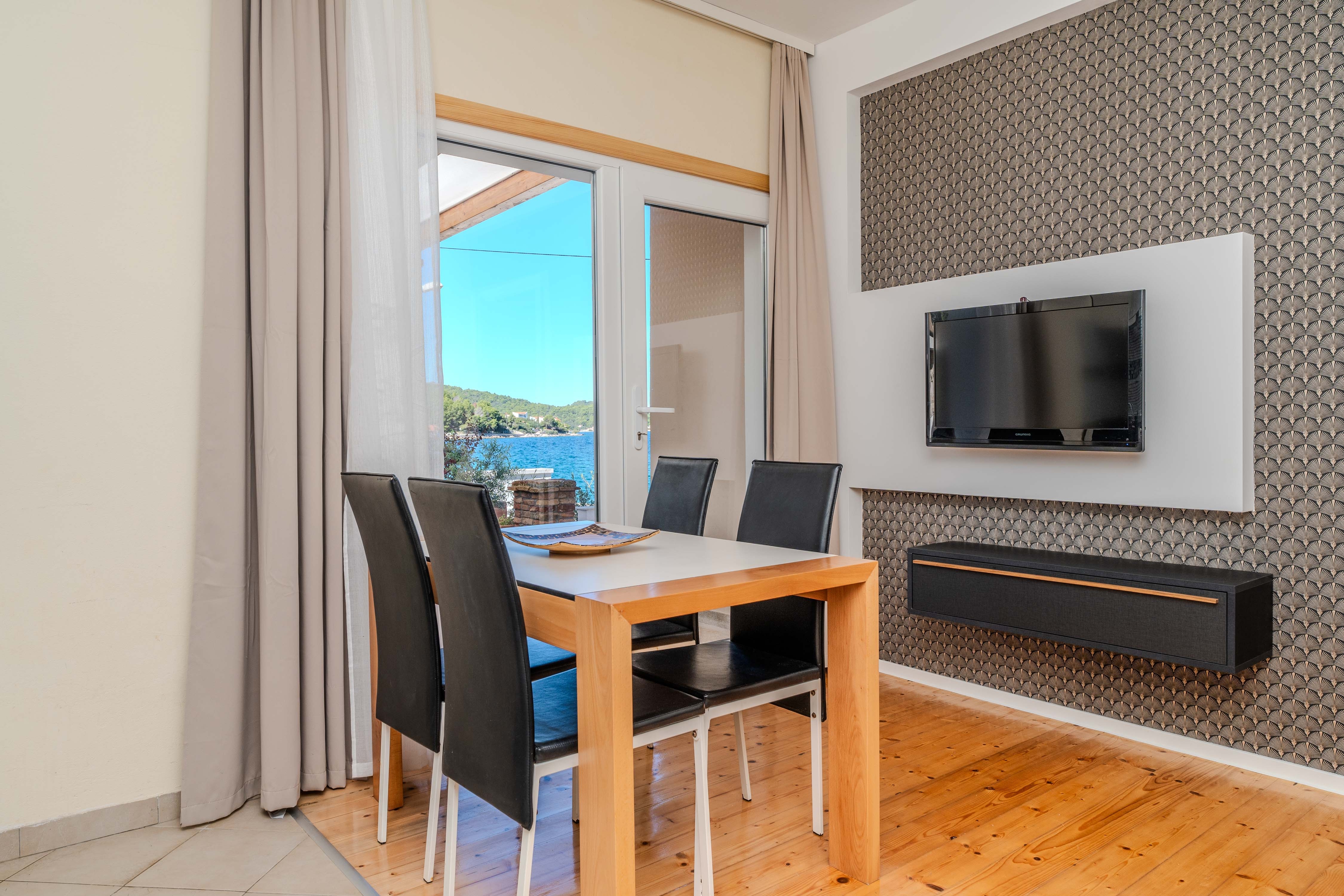 Two bedroom apartment near beach Mali Iž, Iž  A-a