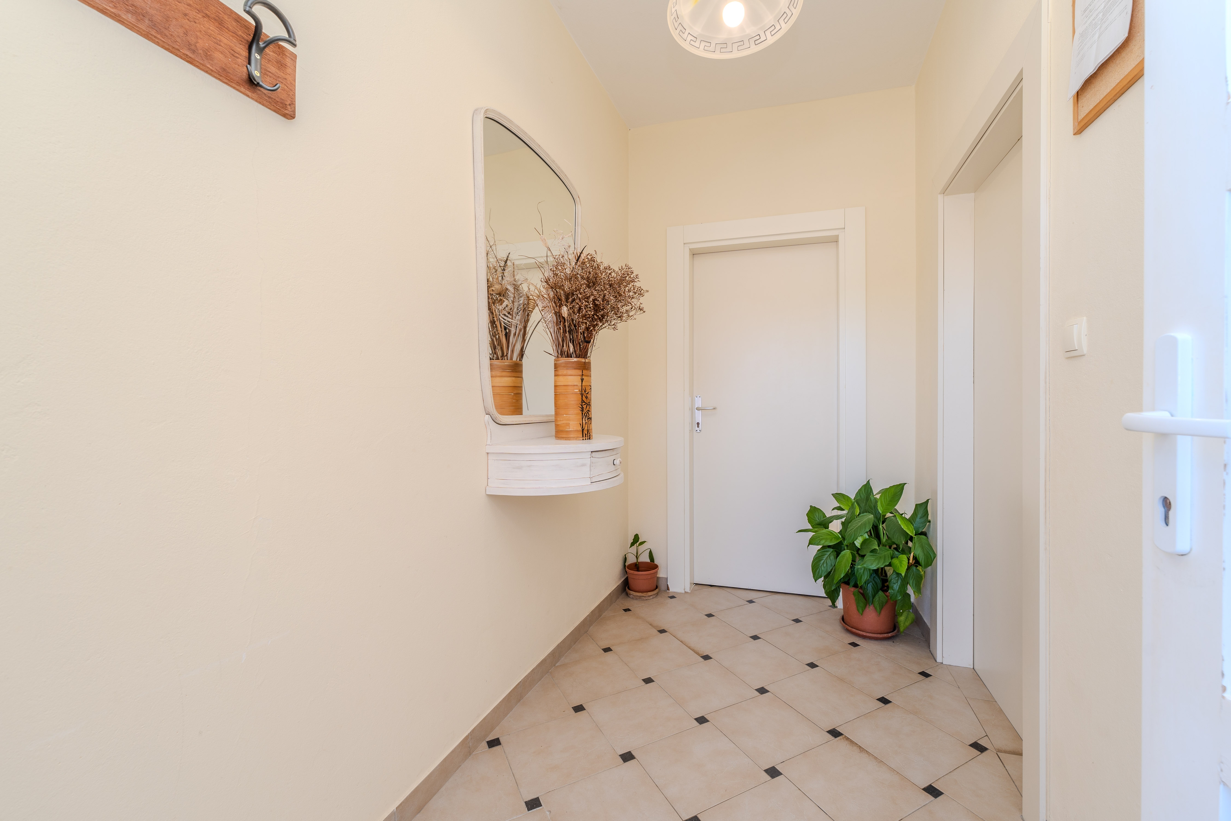 Two bedroom apartment near beach Mali Iž, Iž  A-a