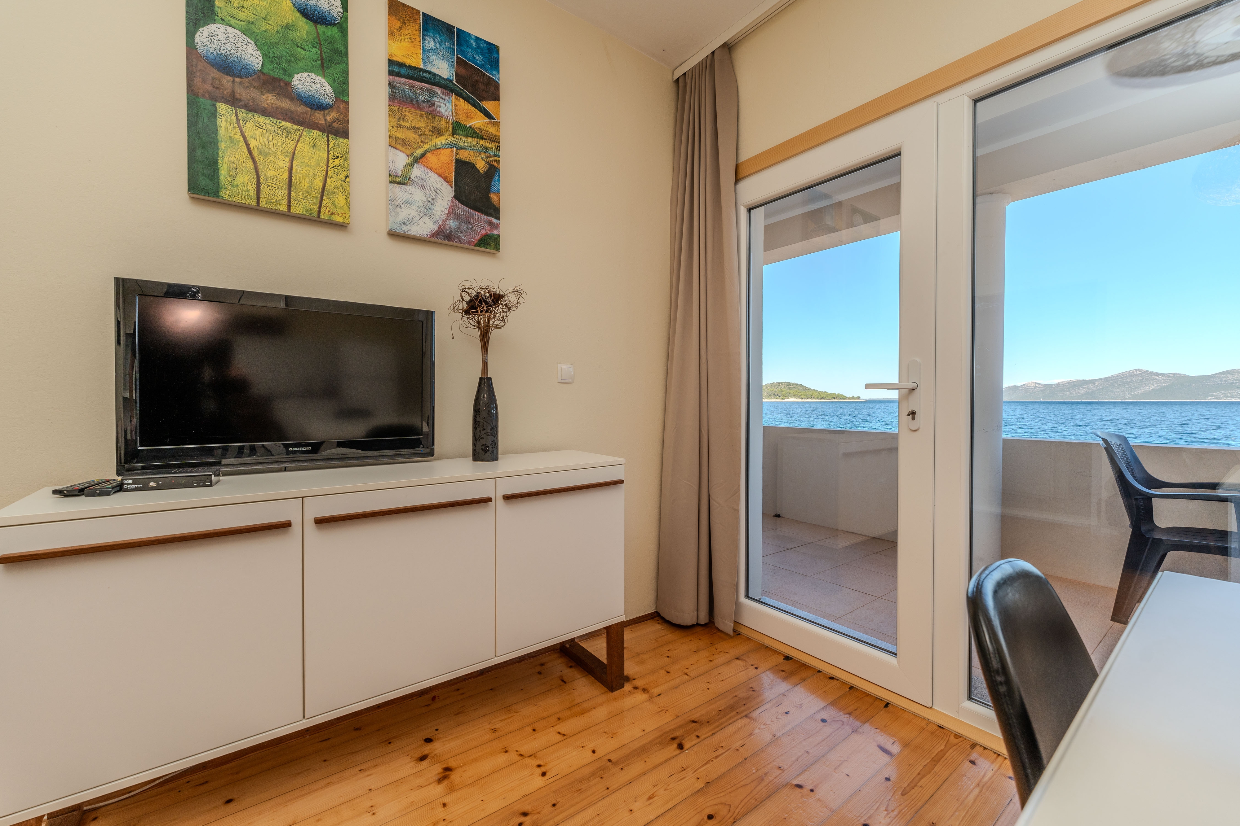 Two bedroom apartment near beach Mali Iž, Iž  A-a