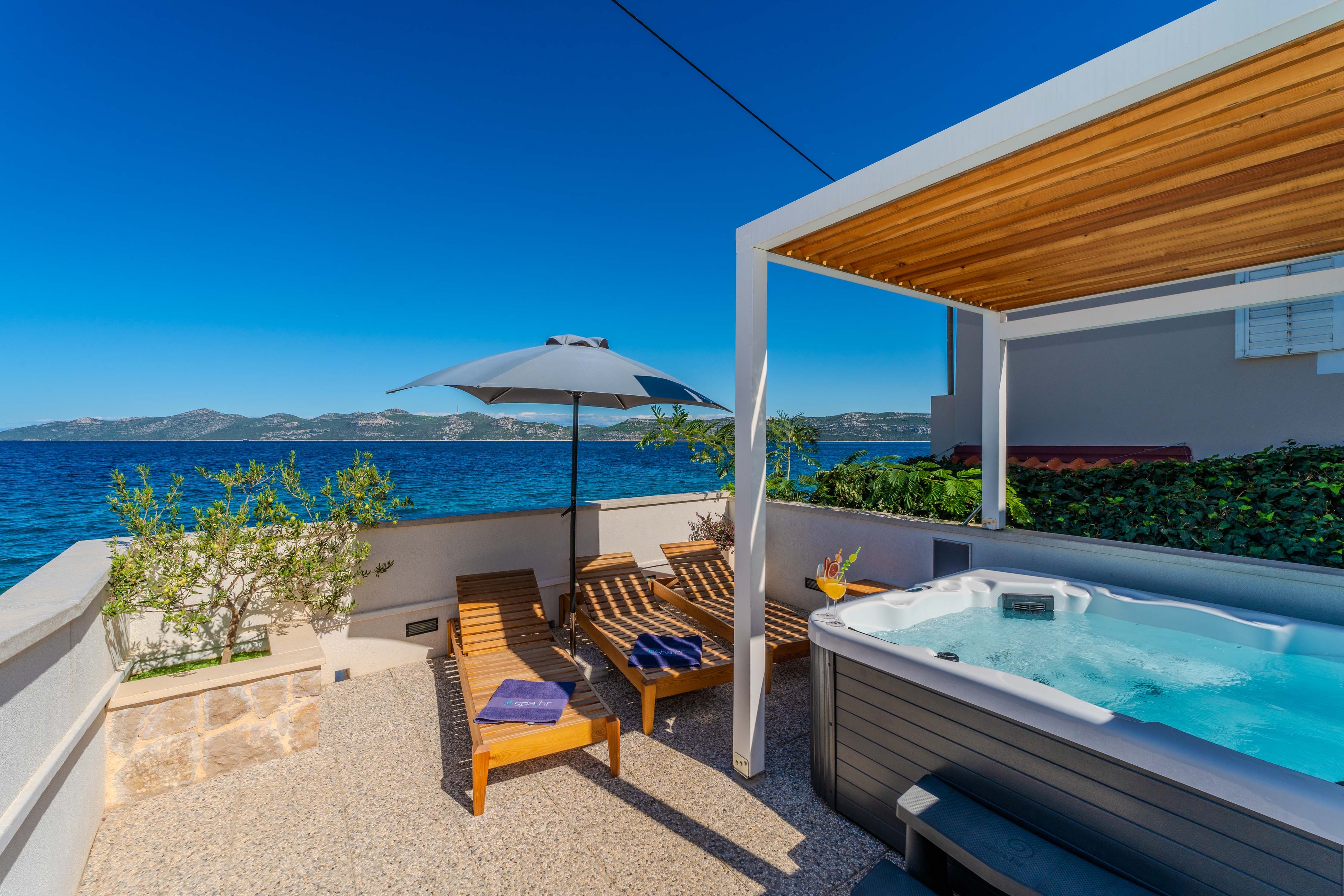 Two bedroom apartment near beach Mali Iž, Iž  A-a