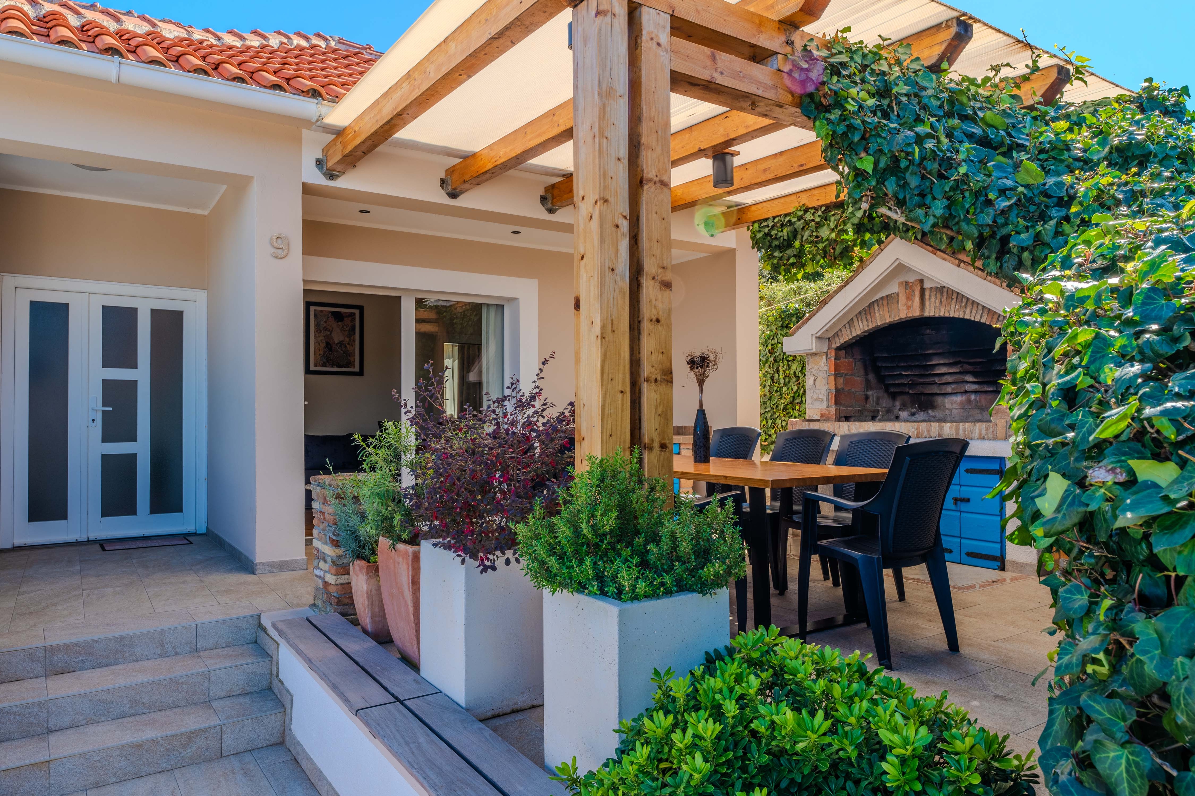 Two bedroom apartment near beach Mali Iž, Iž  A-a