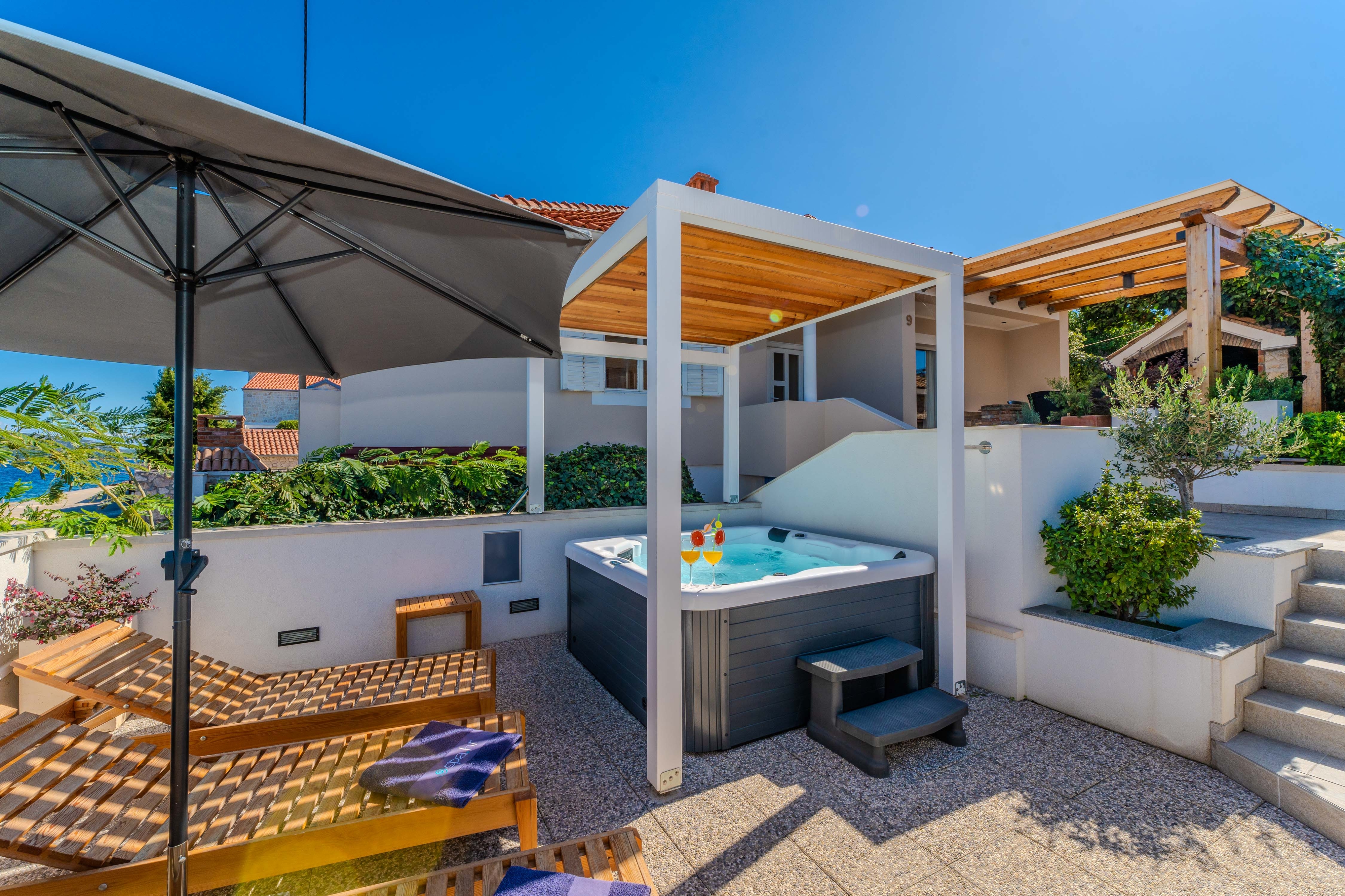 Two bedroom apartment near beach Mali Iž, Iž  A-a