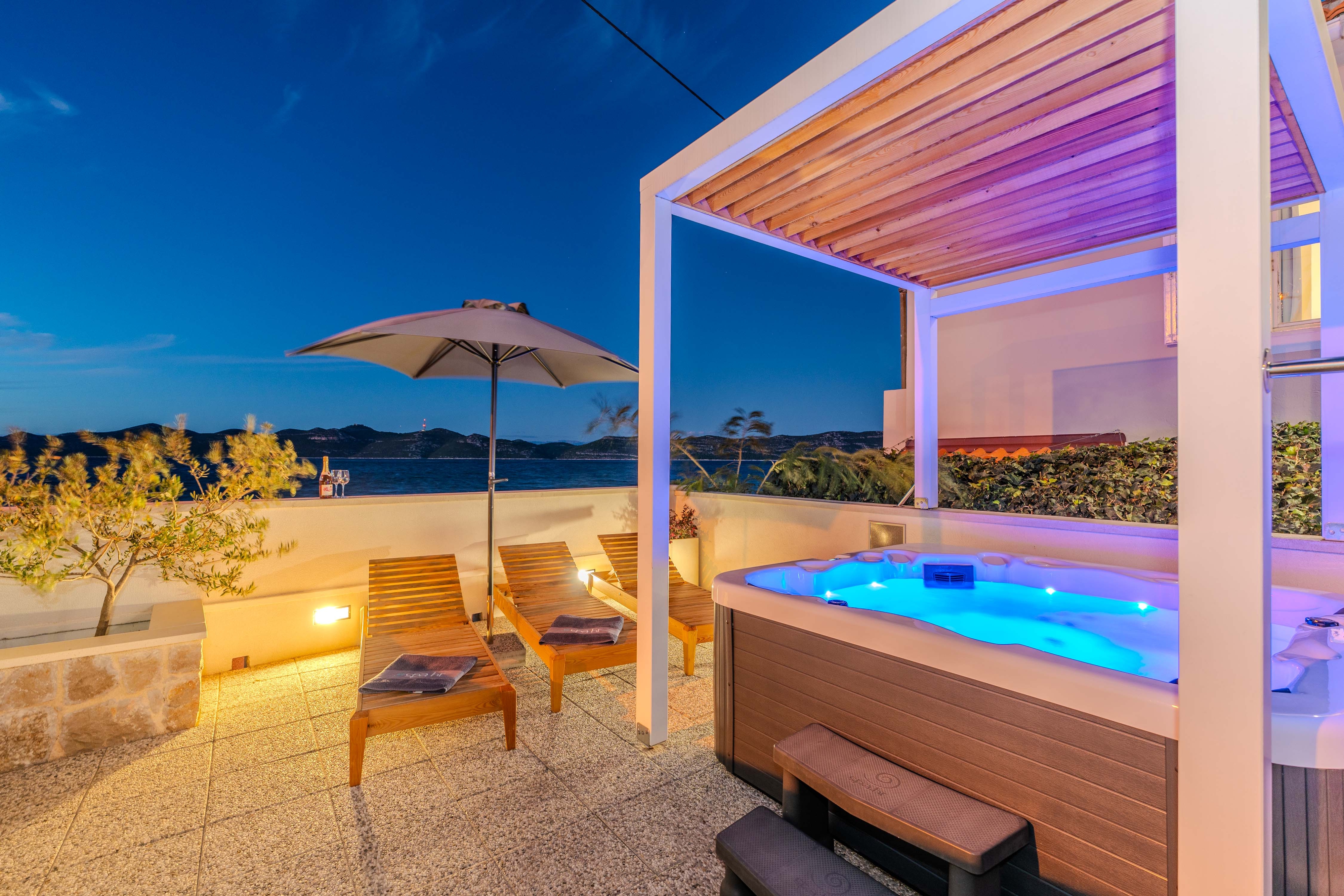 Two bedroom apartment near beach Mali Iž, Iž  A-a