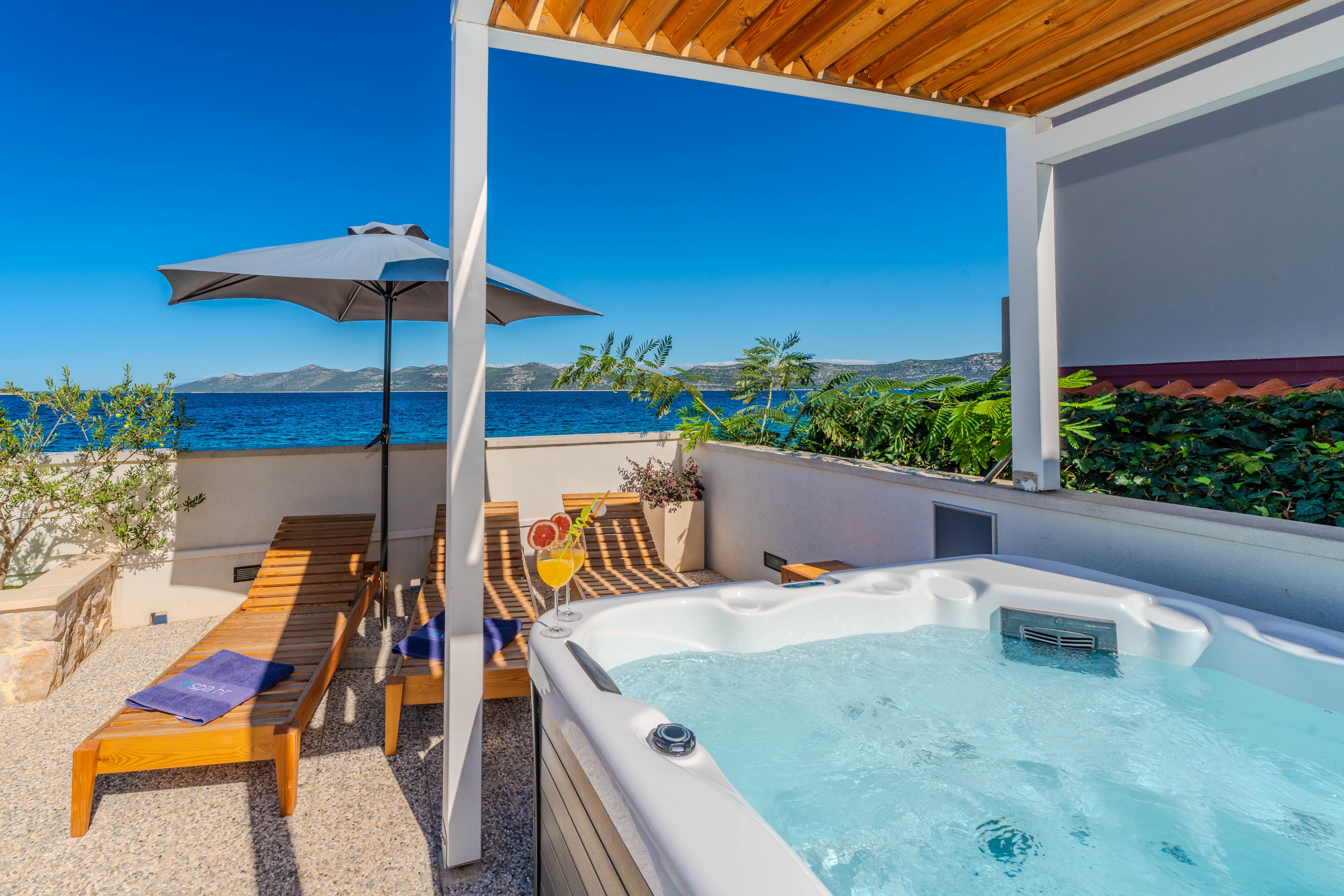 Two bedroom apartment near beach Mali Iž, Iž  A-a