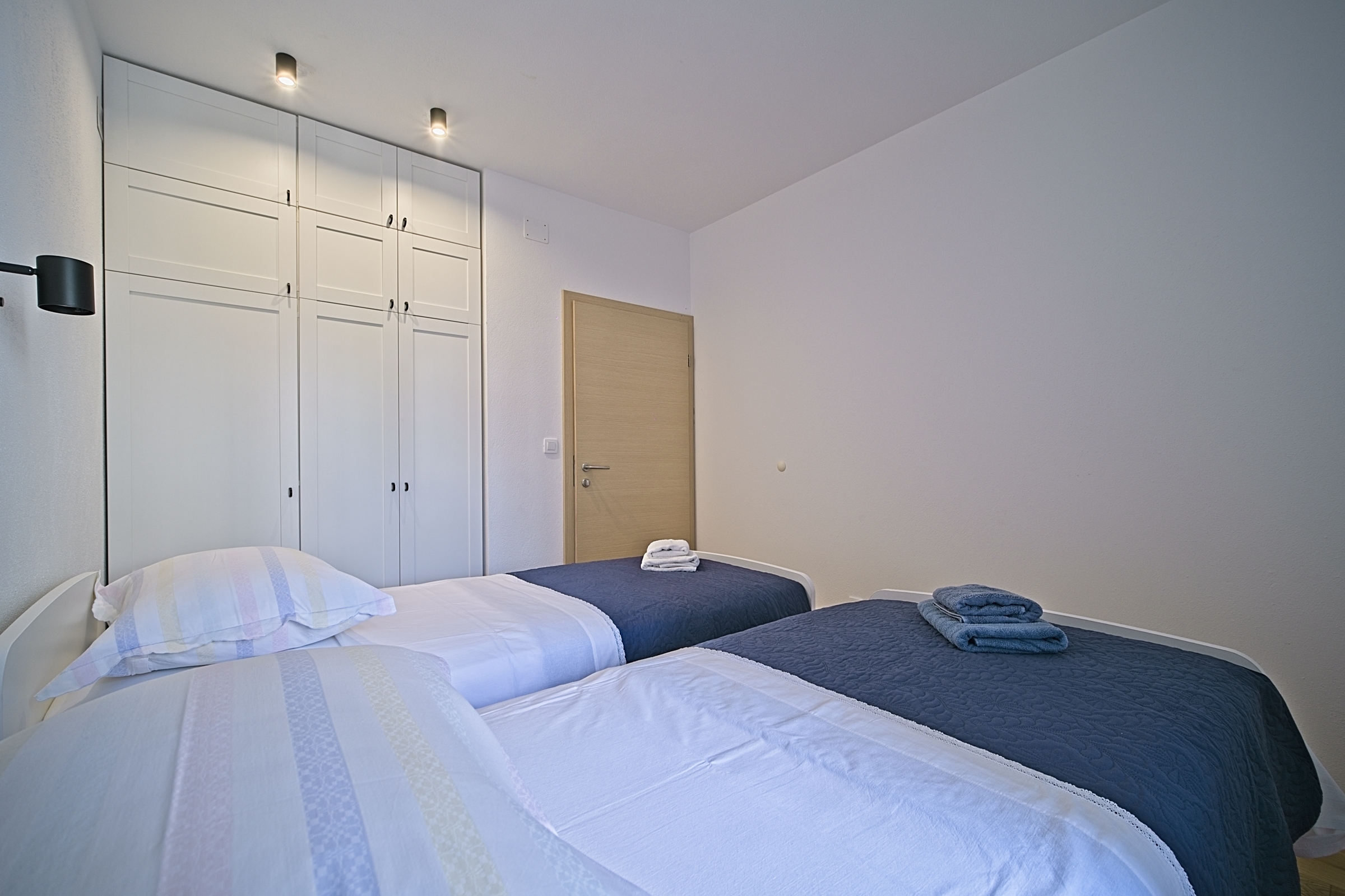 Two bedroom apartment with terrace and sea view Postira, Brač  A-a