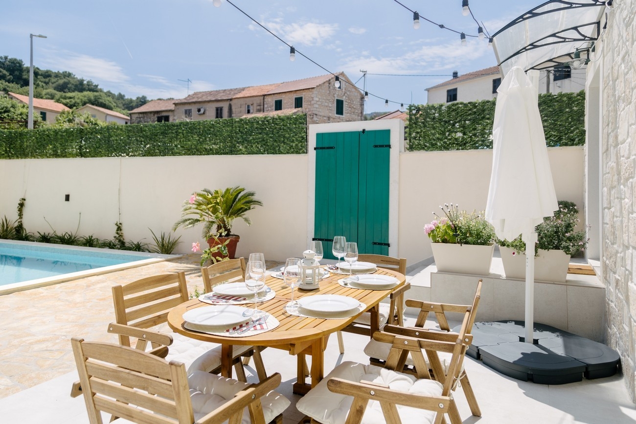 Three bedroom house with terrace Jelsa, Hvar  K