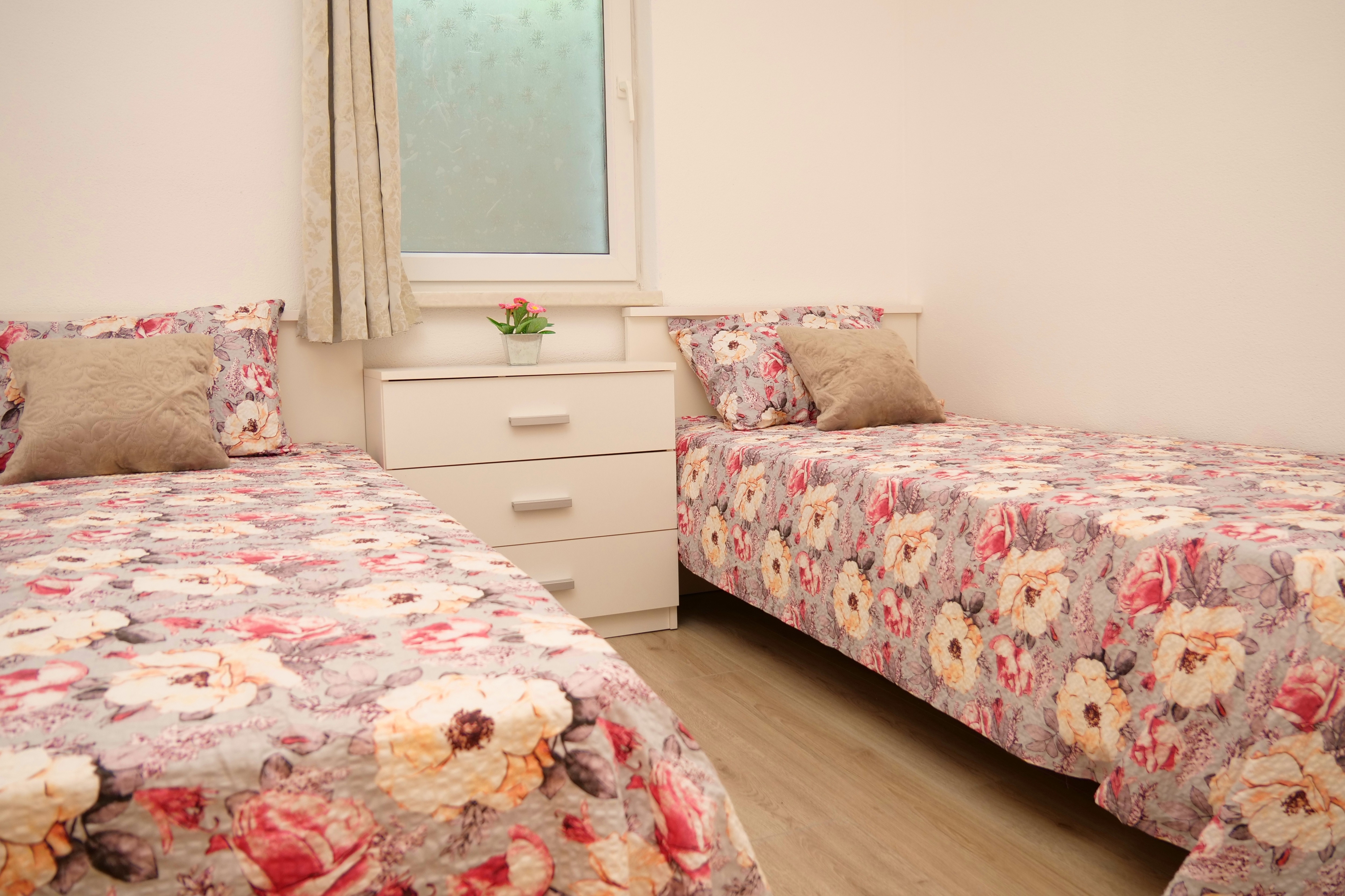 Three bedroom house with terrace Vinovac, Zagora  K