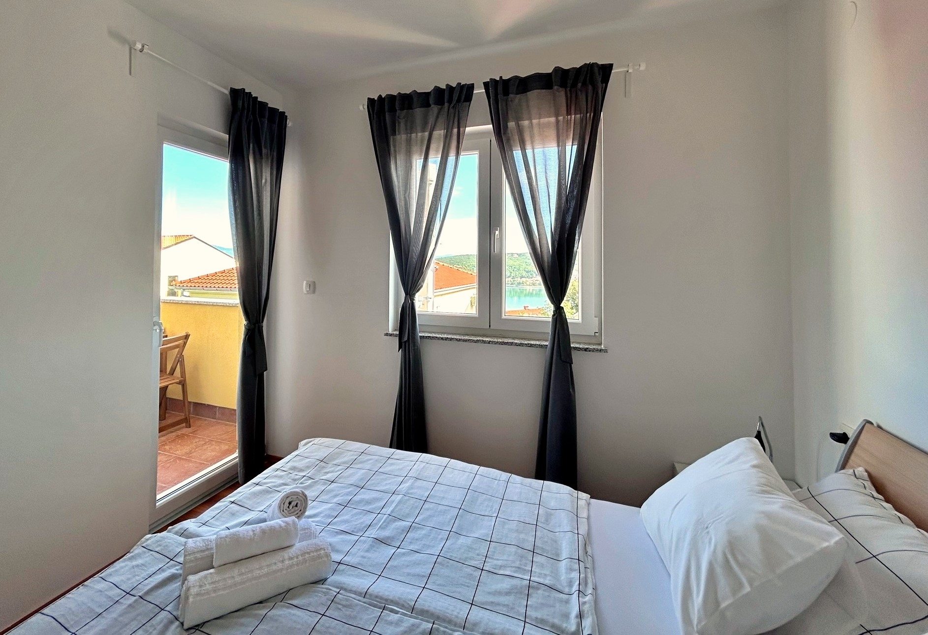 Two bedroom apartment with balcony and sea view Čižići, Krk (A-22046-b)