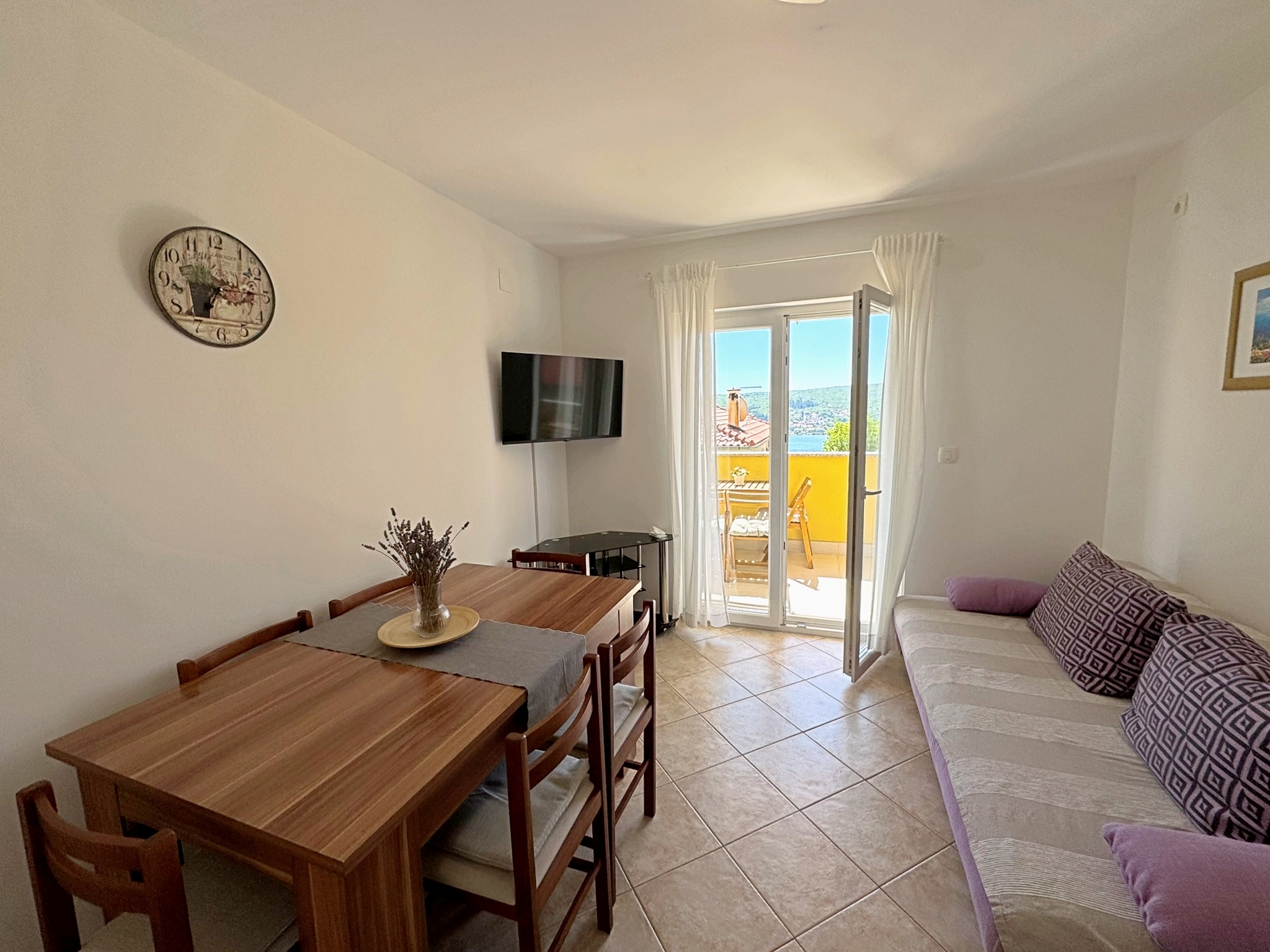 Two bedroom apartment with balcony and sea view Čižići, Krk (A-22046-b)