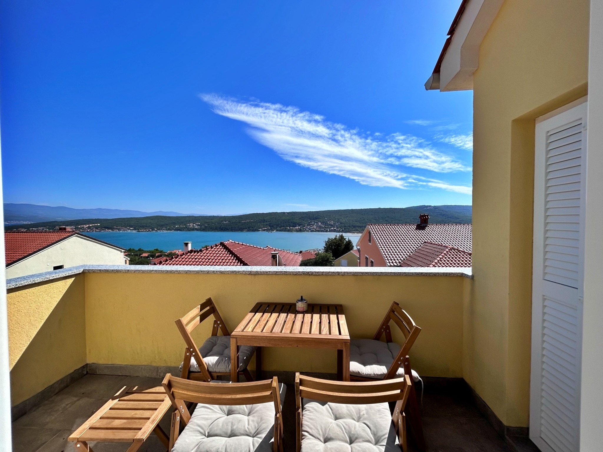 Two bedroom apartment with balcony and sea view Čižići, Krk  A-e