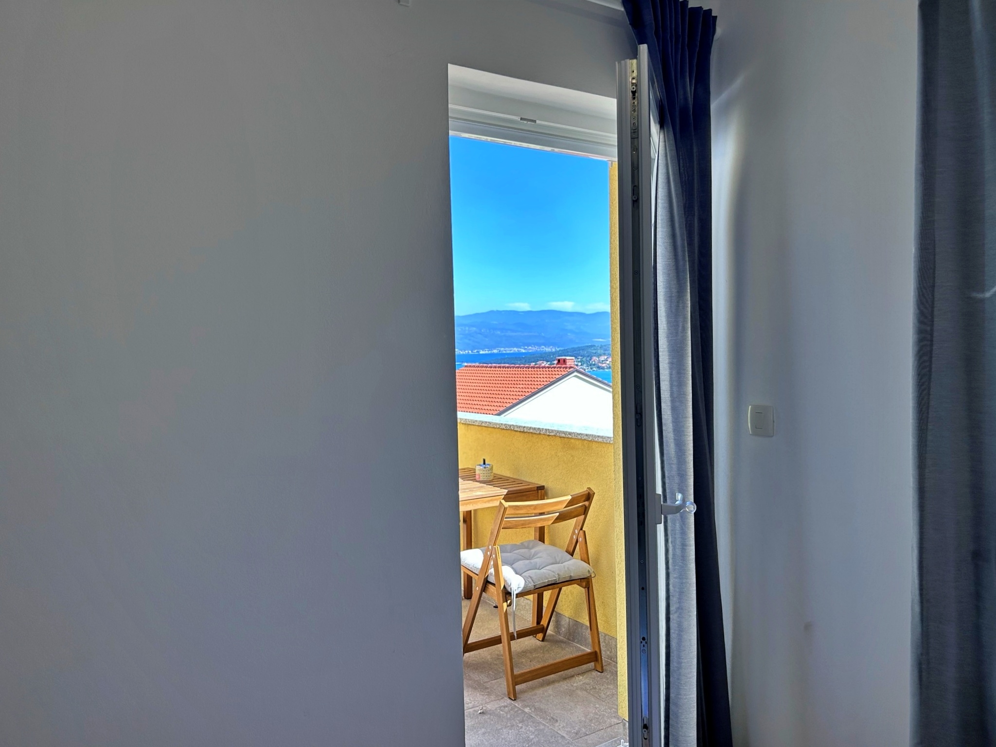 Two bedroom apartment with balcony and sea view Čižići, Krk  A-e