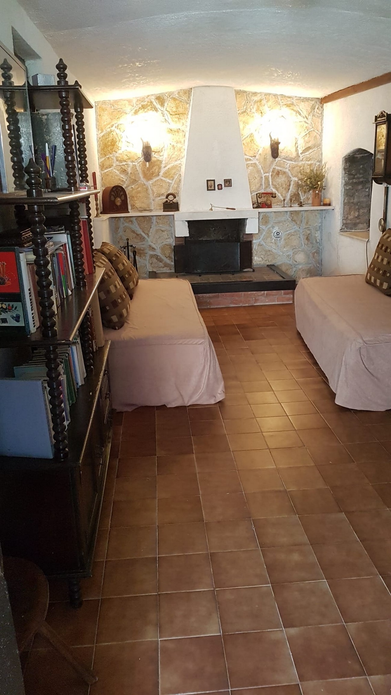 Three bedroom house with terrace Donje Selo, Šolta  K