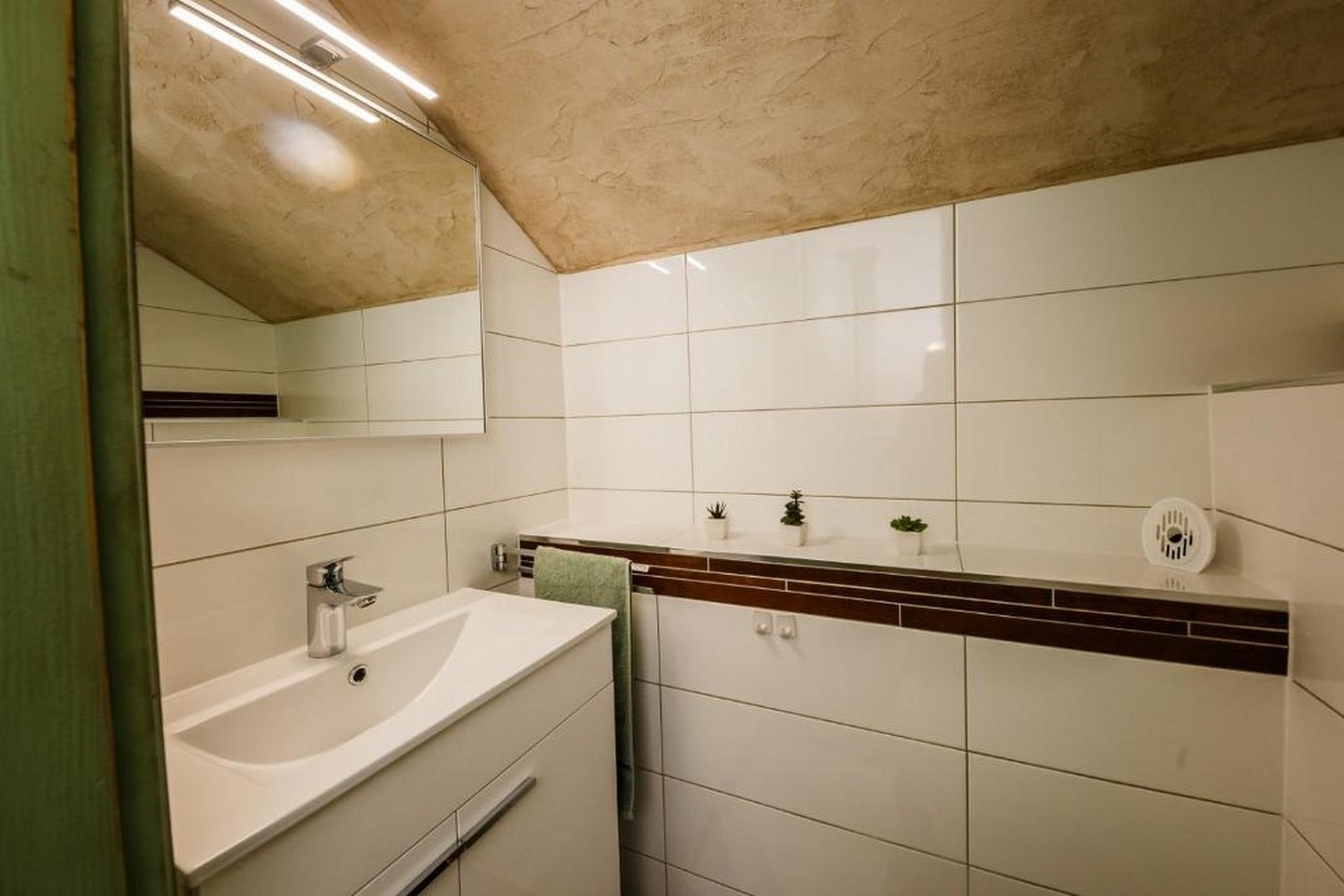 Two bedroom apartment with balcony and sea view Kaštel Novi, Kaštela  A-a