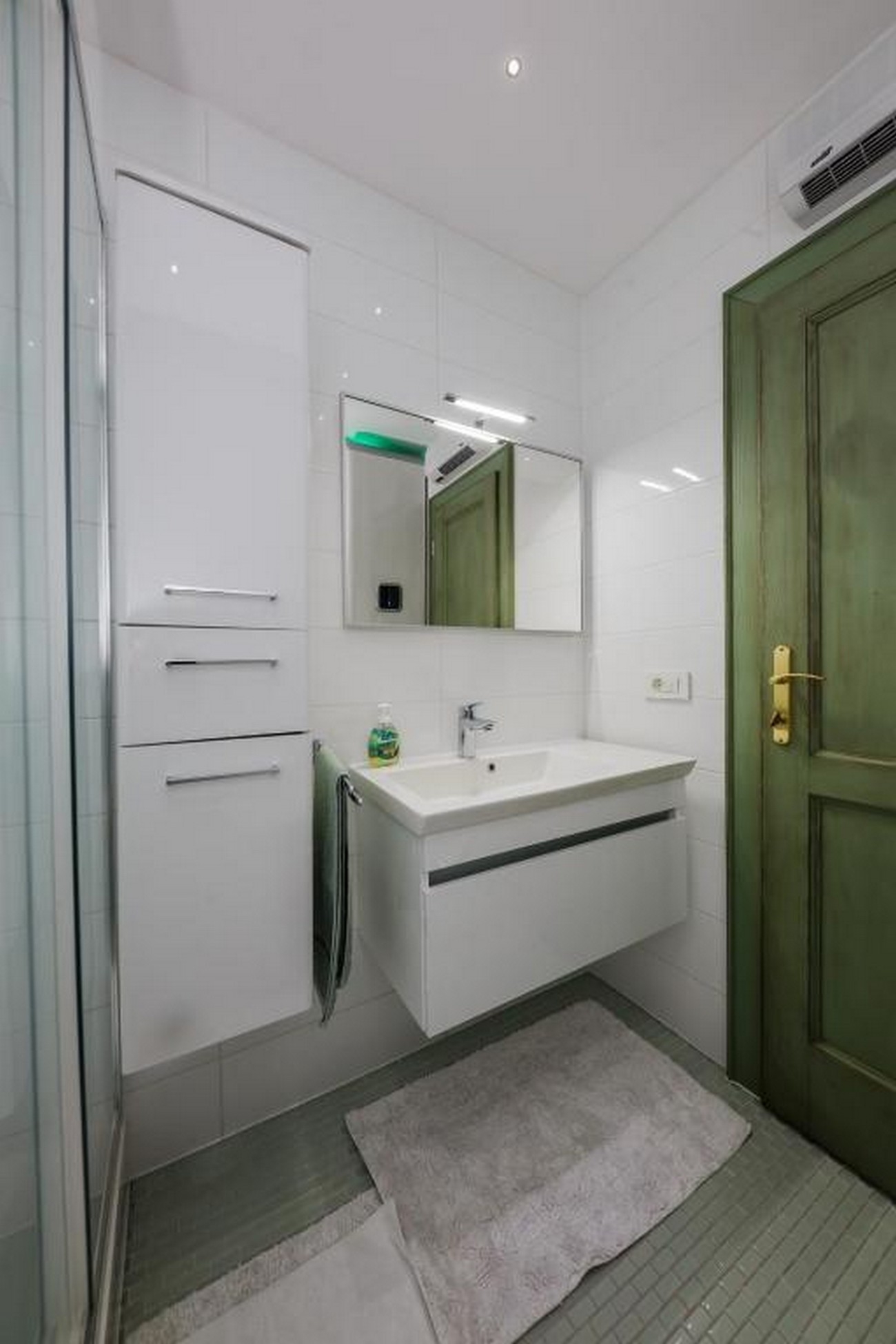 Two bedroom apartment with balcony and sea view Kaštel Novi, Kaštela  A-a