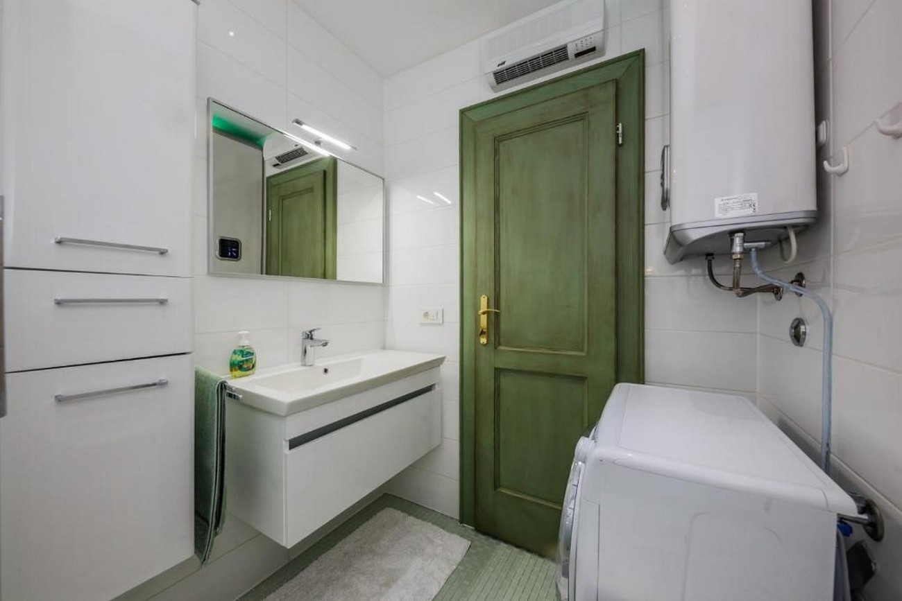 Two bedroom apartment with balcony and sea view Kaštel Novi, Kaštela  A-a