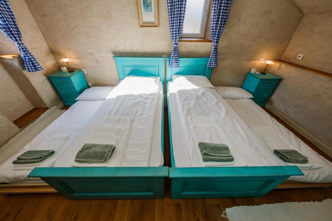 Two bedroom apartment with balcony and sea view Kaštel Novi, Kaštela  A-a