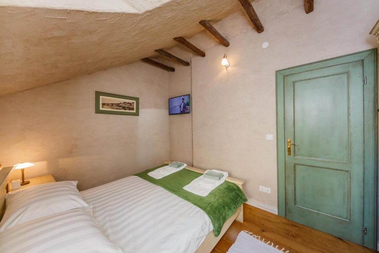 Two bedroom apartment with balcony and sea view Kaštel Novi, Kaštela  A-a