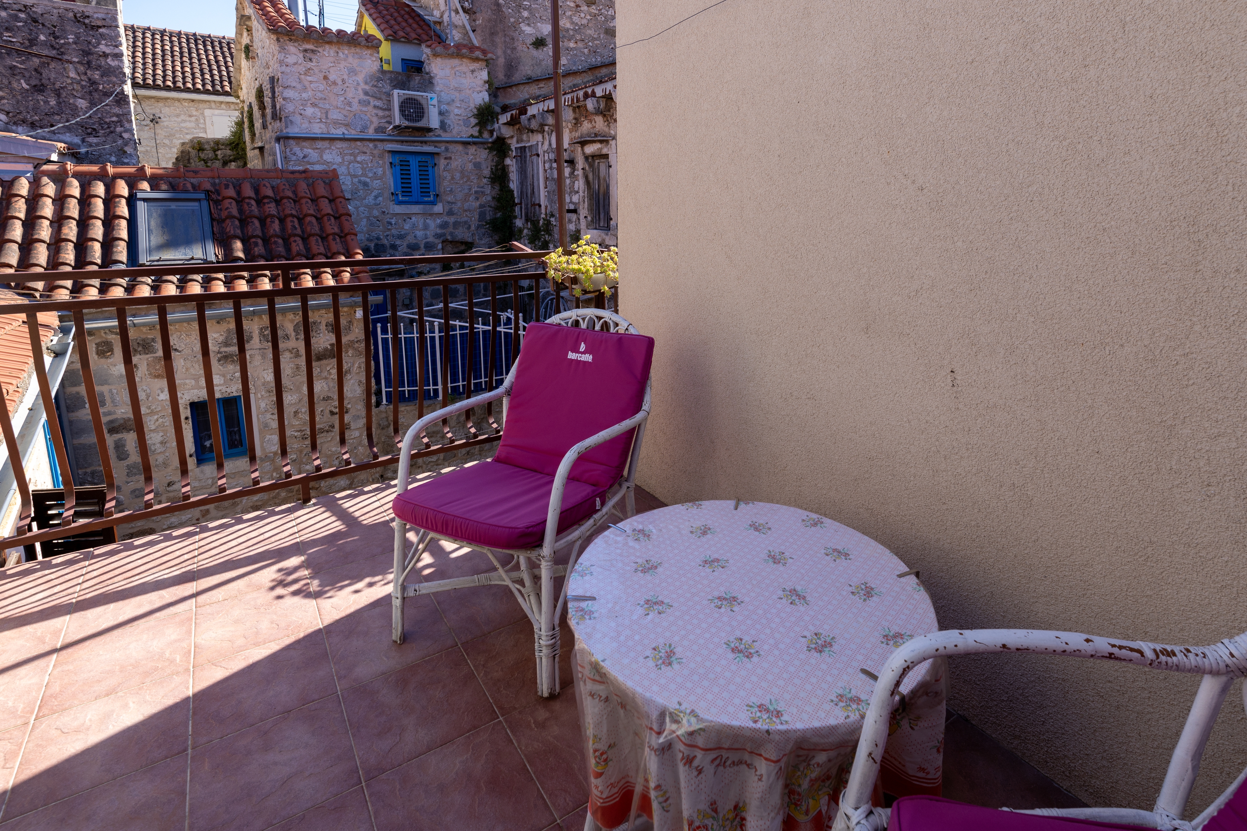 Three bedroom apartment with balcony Stari Grad, Hvar  A-a