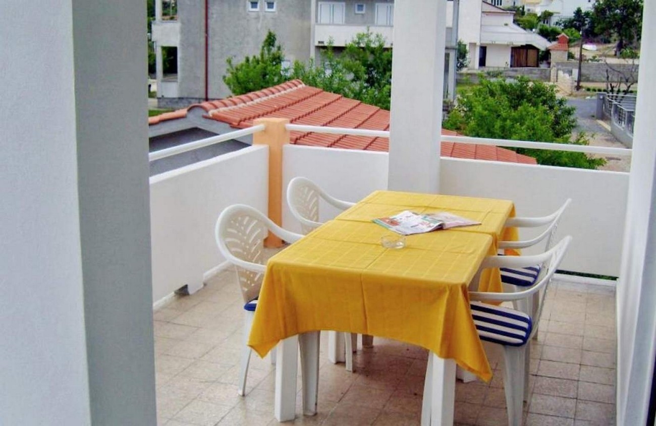 Two bedroom apartment with terrace and sea view Barbat, Rab  A-a