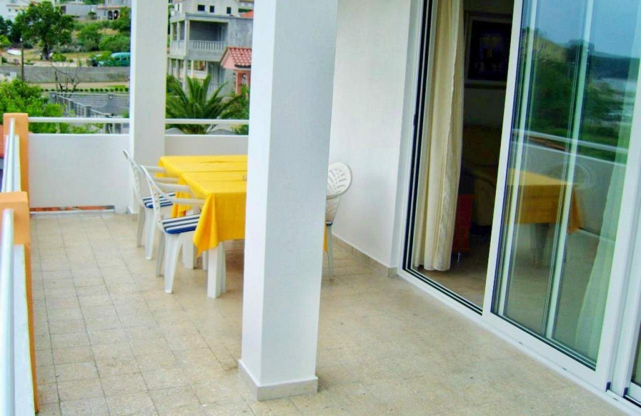 Two bedroom apartment with terrace and sea view Barbat, Rab  A-a