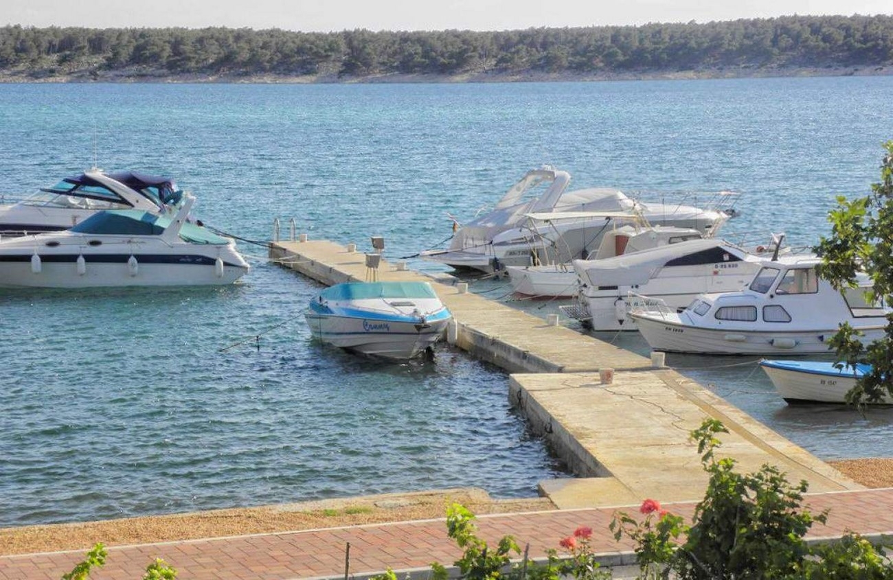 Two bedroom apartment with terrace and sea view Barbat, Rab  A-a