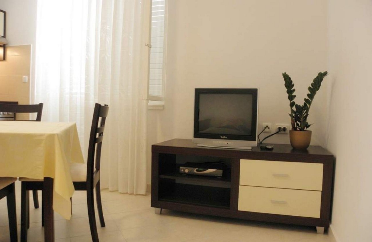 One bedroom apartment with terrace and sea view Barbat, Rab (A-22053-b)