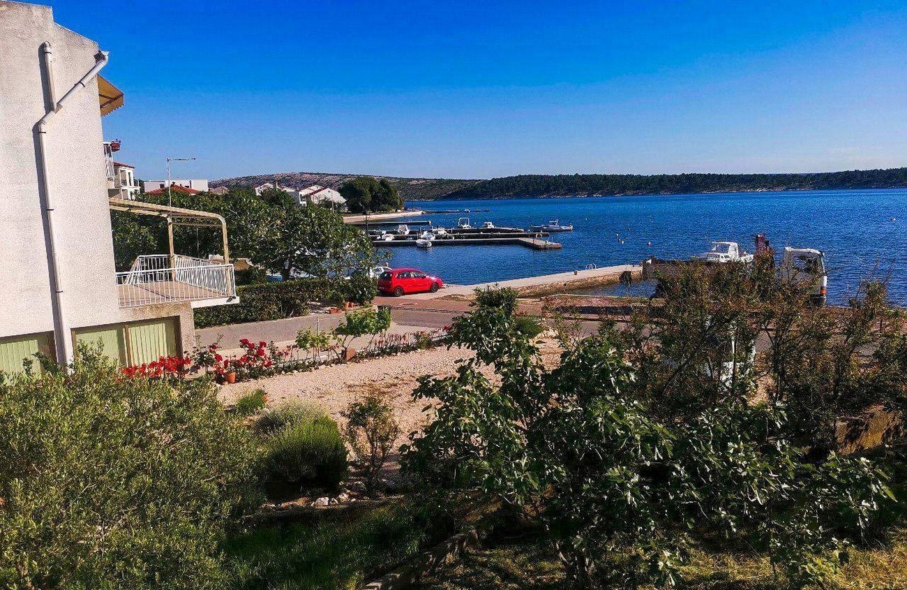 Studio flat with terrace and sea view Barbat, Rab  AS-a