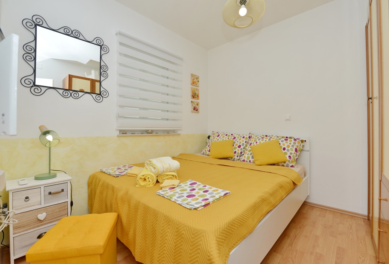 Two bedroom apartment with balcony and sea view Novalja, Pag  A-a