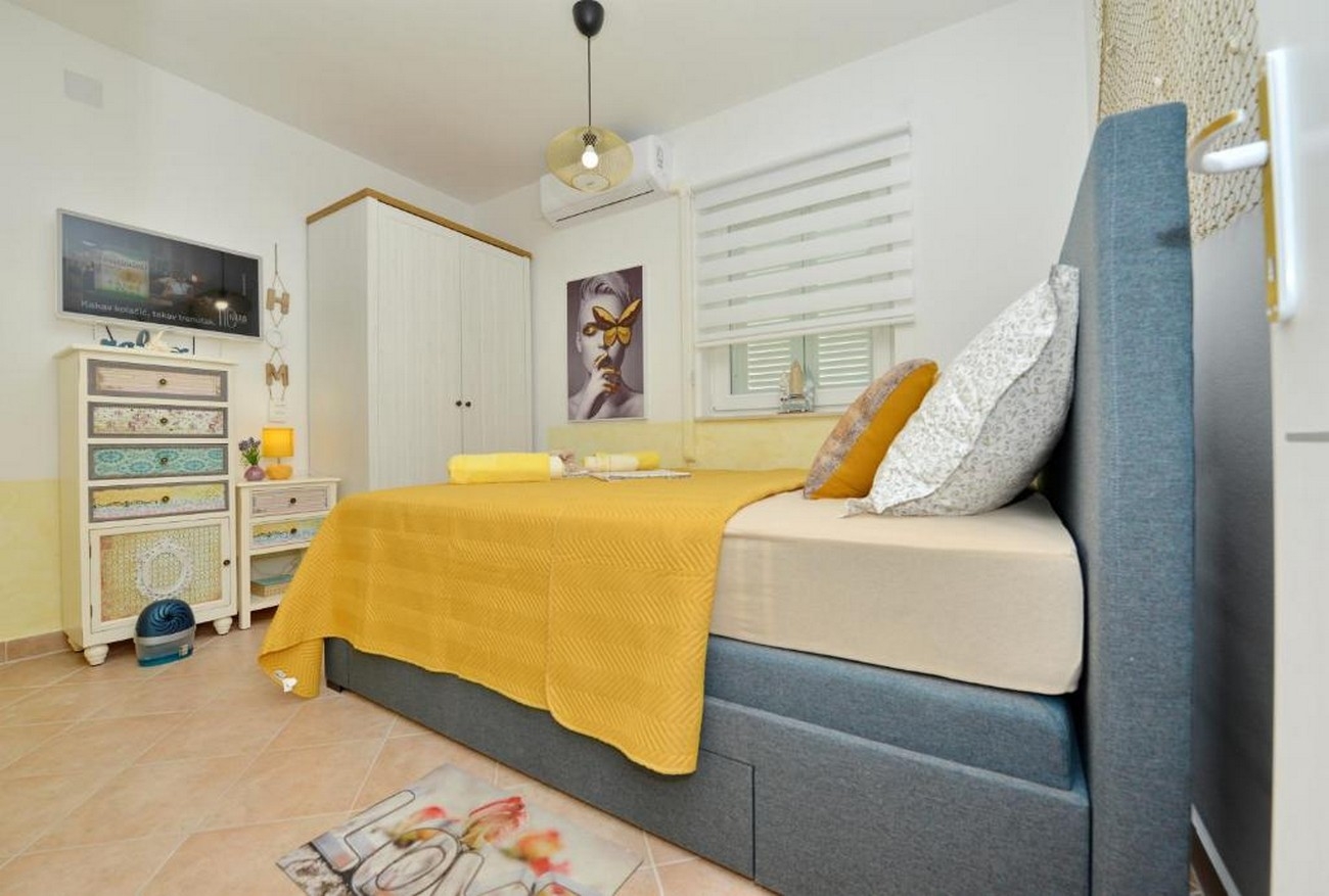 Two bedroom apartment with balcony and sea view Novalja, Pag  A-a