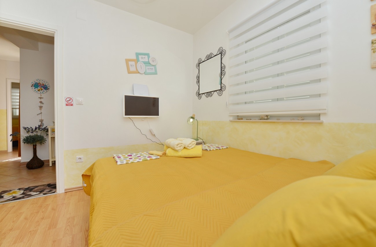 Two bedroom apartment with balcony and sea view Novalja, Pag  A-a